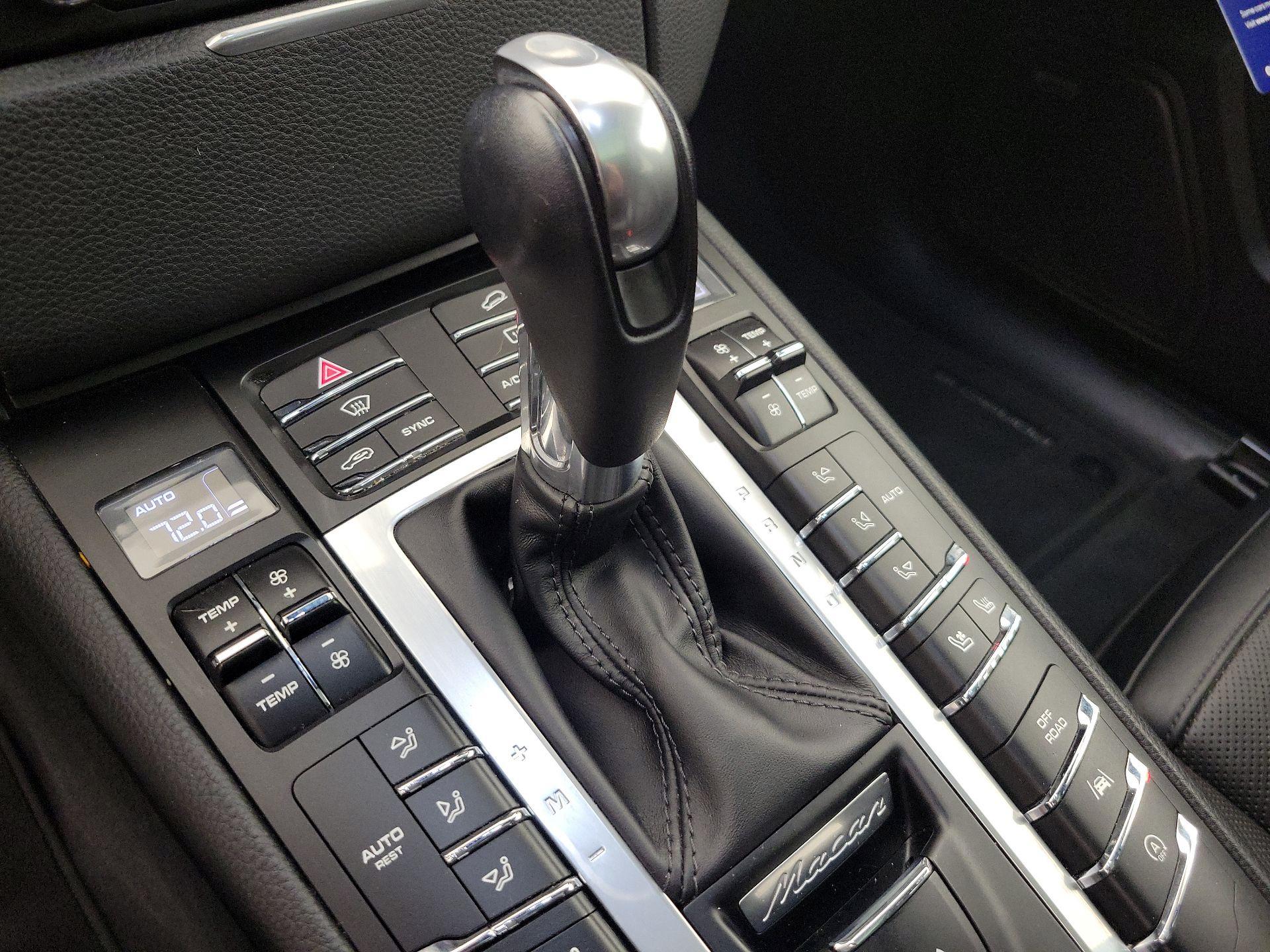 Thumbnail: 2018 Porsche Macan - 18