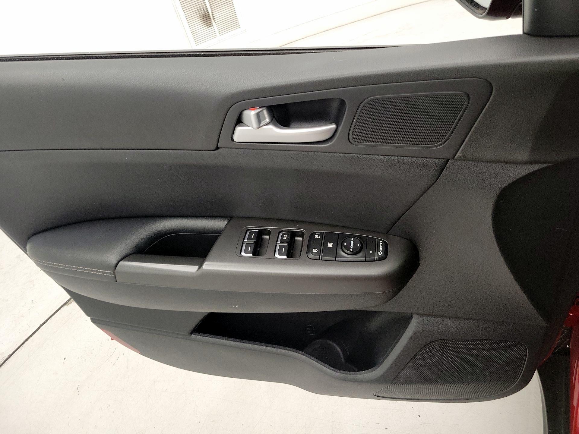 Thumbnail: 2017 Kia Sportage - 12