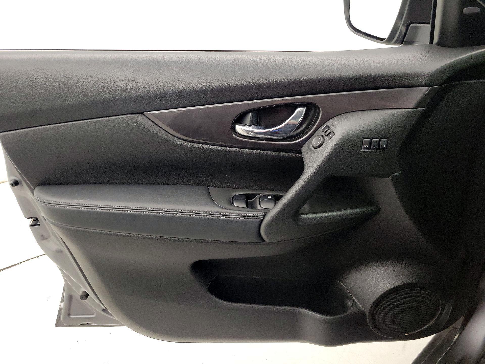 Thumbnail: 2020 Nissan Rogue - 12