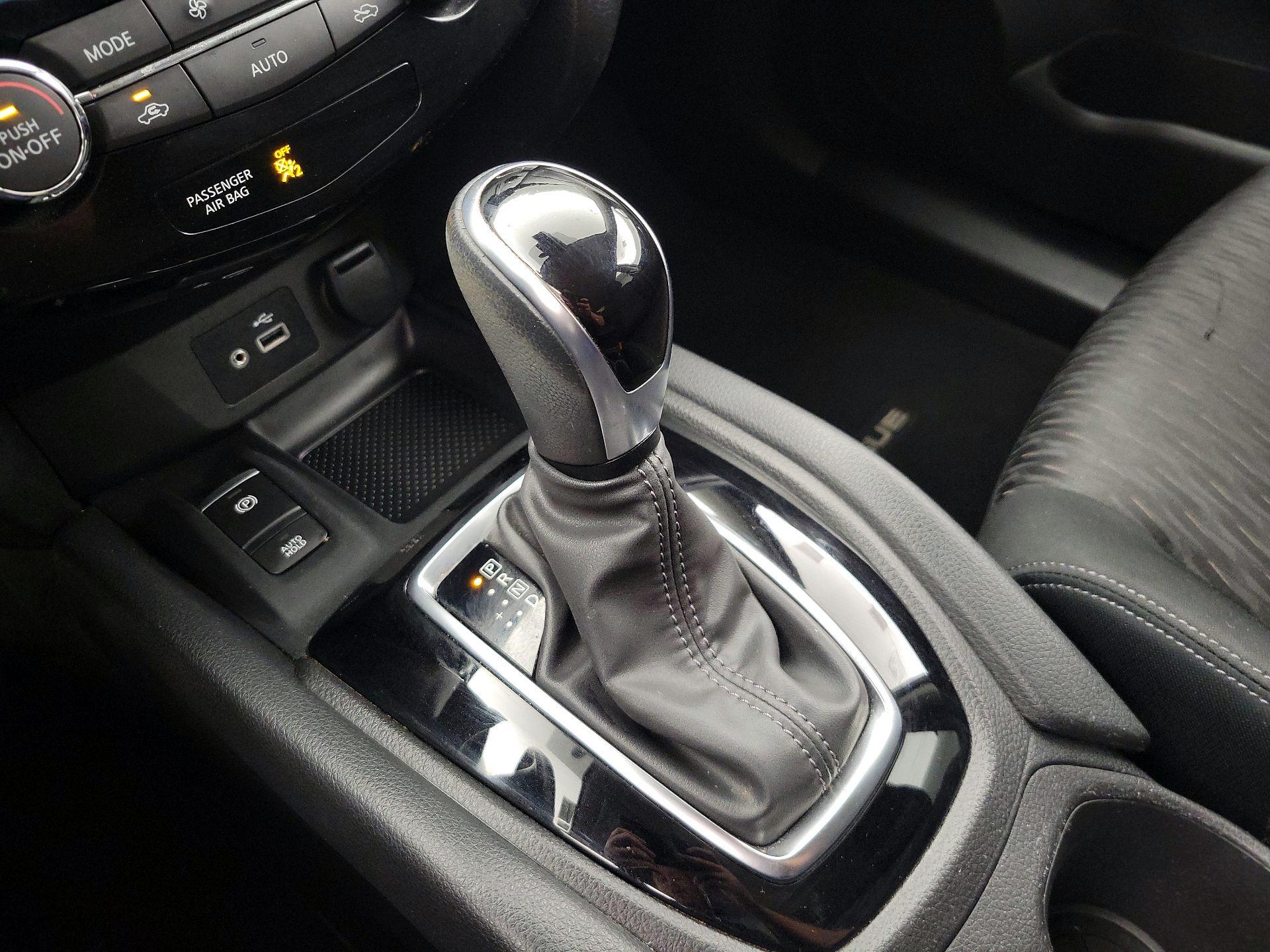 Thumbnail: 2020 Nissan Rogue - 18