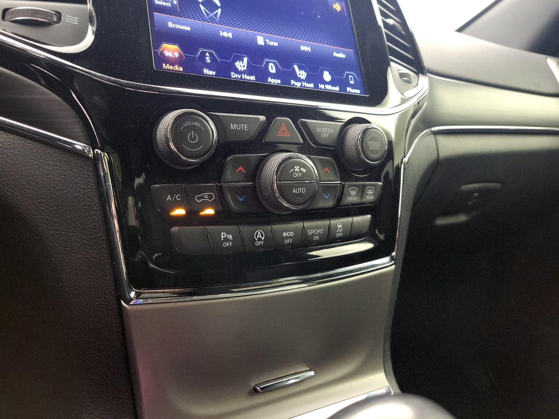 Thumbnail: 2020 Jeep Grand Cherokee - 16