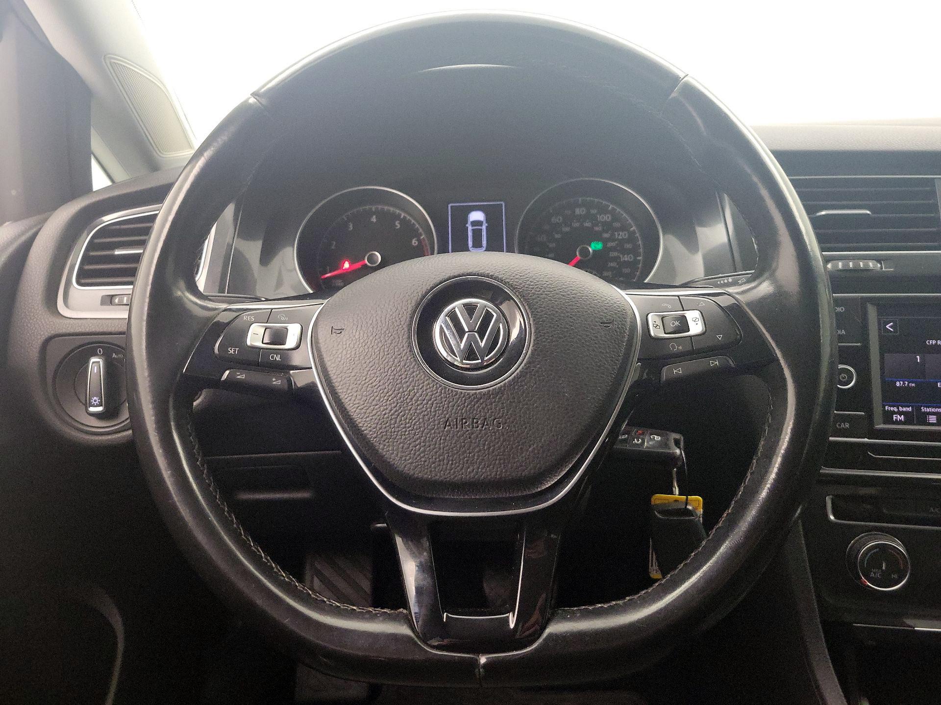 Thumbnail: 2018 Volkswagen Golf - 10