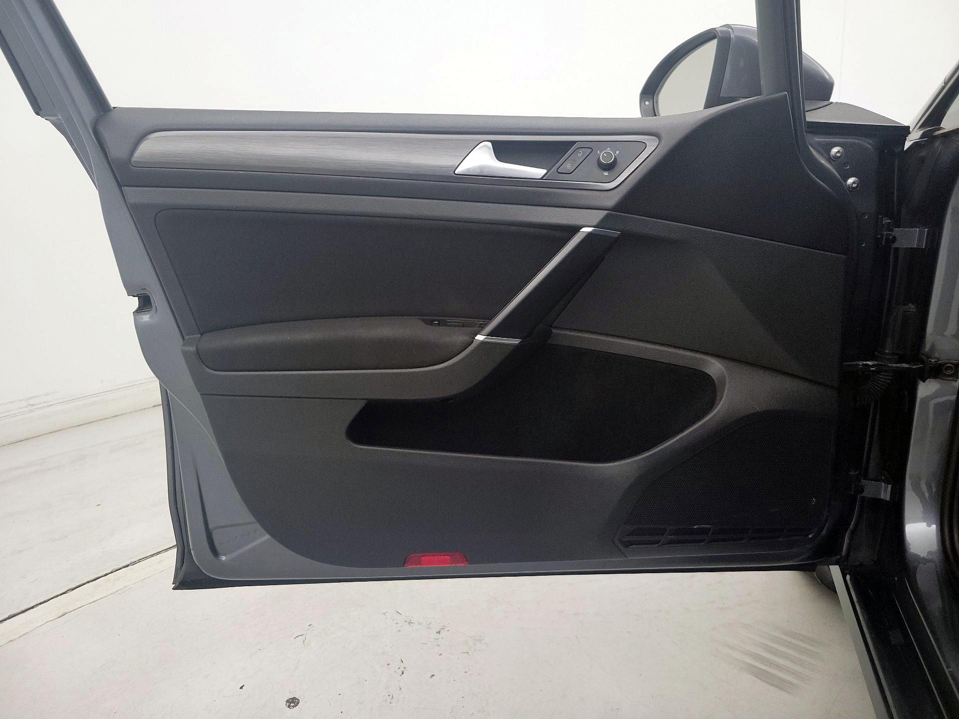 Thumbnail: 2018 Volkswagen Golf - 12