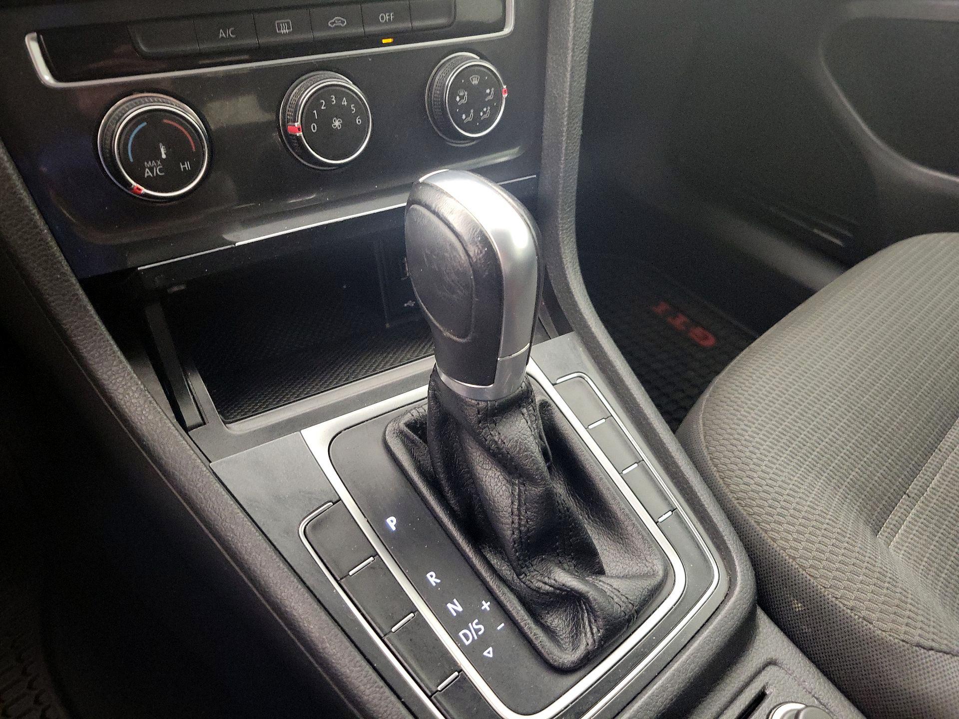 Thumbnail: 2018 Volkswagen Golf - 17