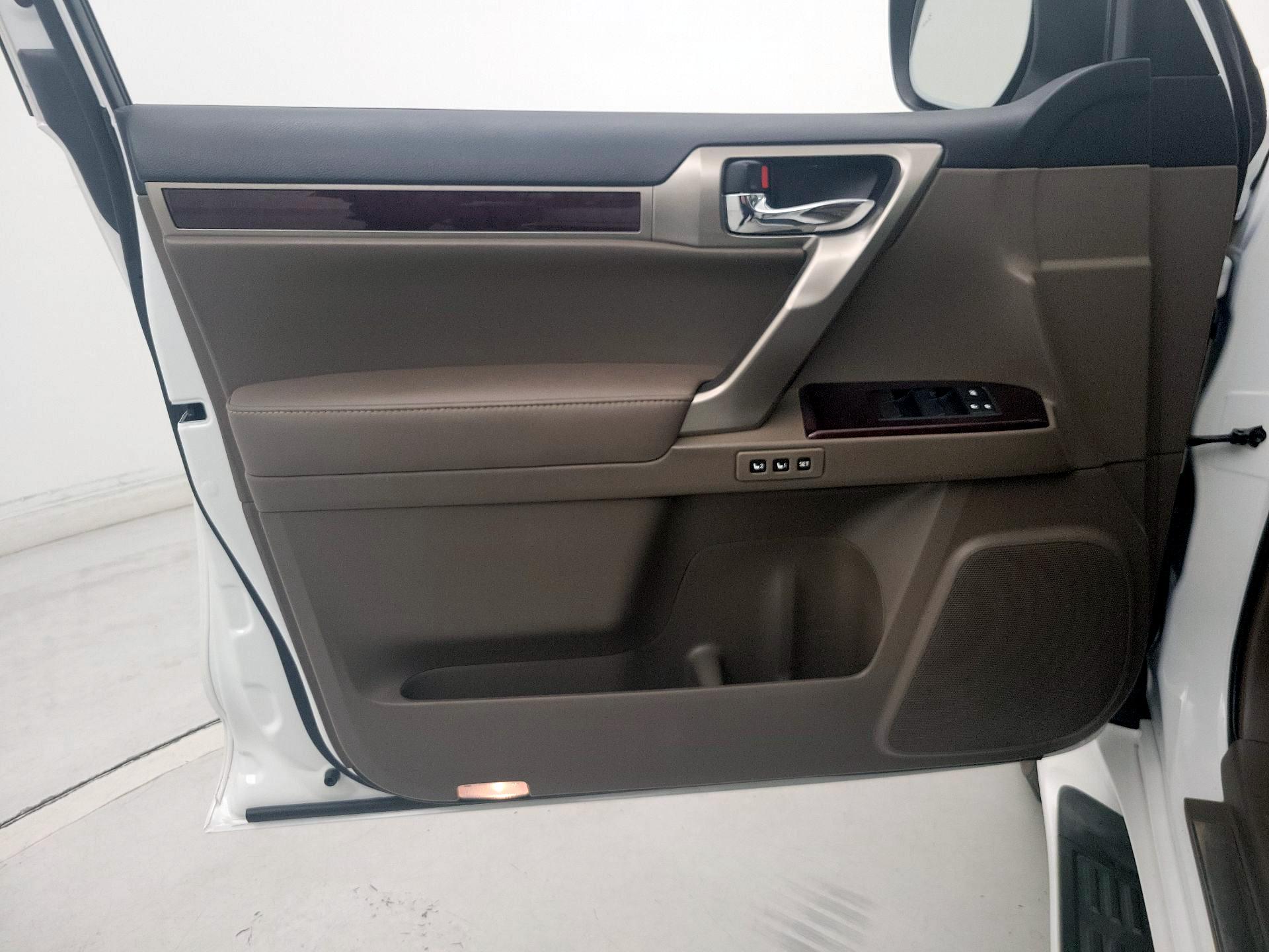 Thumbnail: 2016 Lexus GX - 12