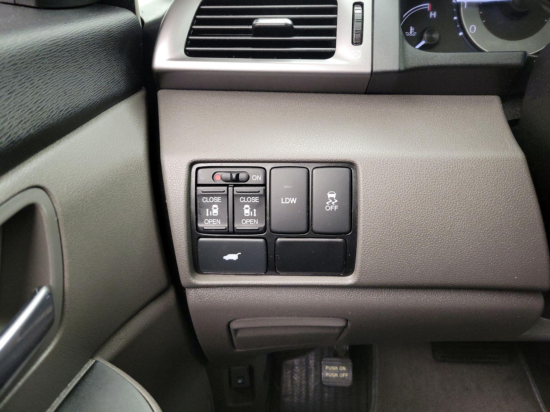 Thumbnail: 2015 Honda Odyssey - 13