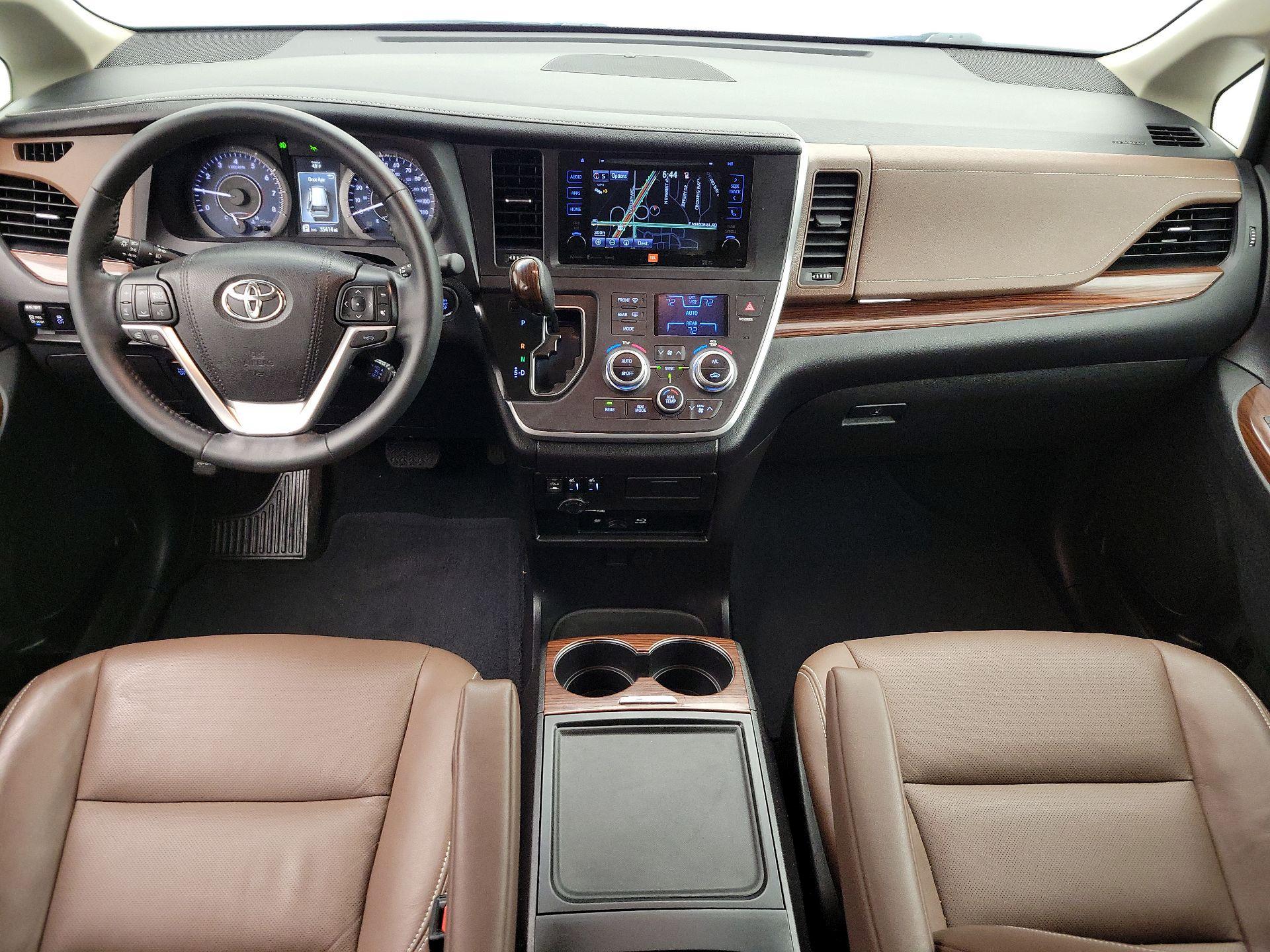 Thumbnail: 2016 Toyota Sienna - 9