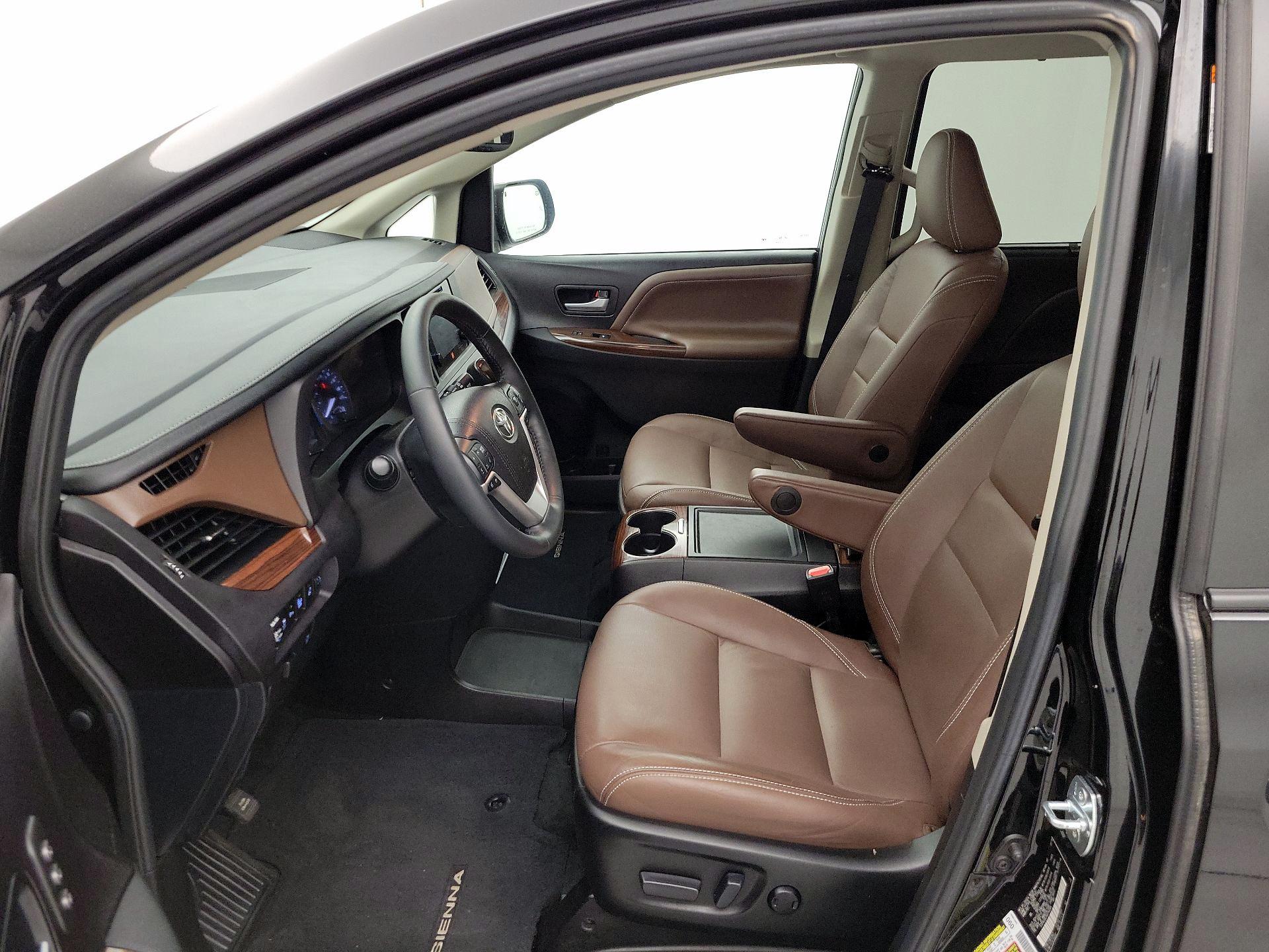 Thumbnail: 2016 Toyota Sienna - 11