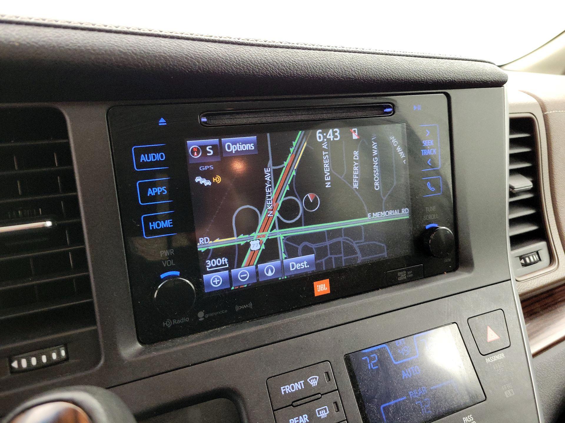 Thumbnail: 2016 Toyota Sienna - 14