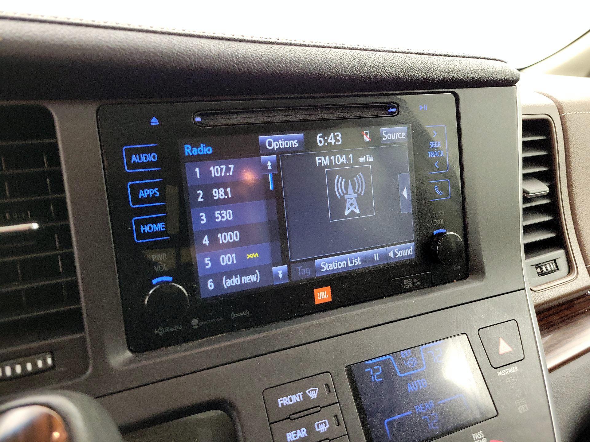 Thumbnail: 2016 Toyota Sienna - 16