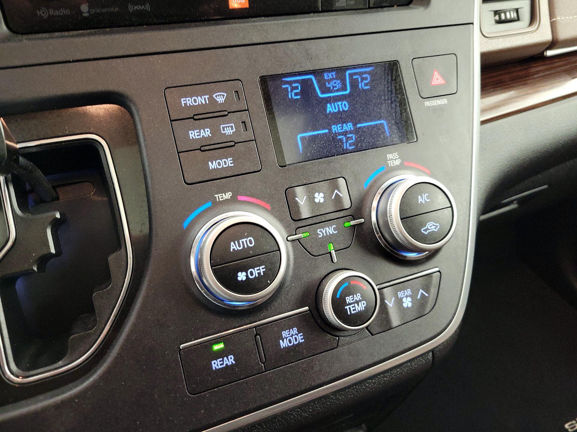 Thumbnail: 2016 Toyota Sienna - 17