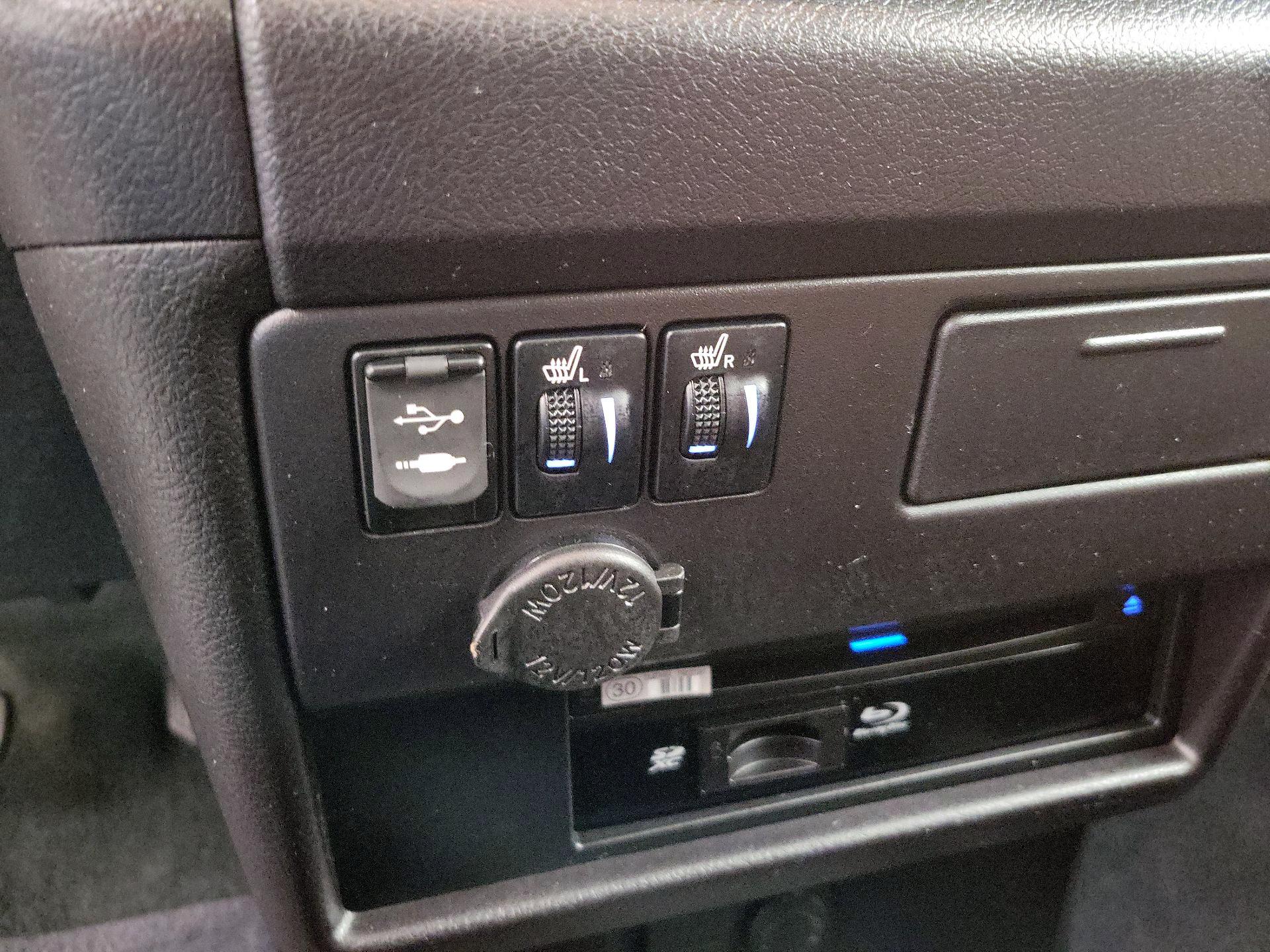 Thumbnail: 2016 Toyota Sienna - 19