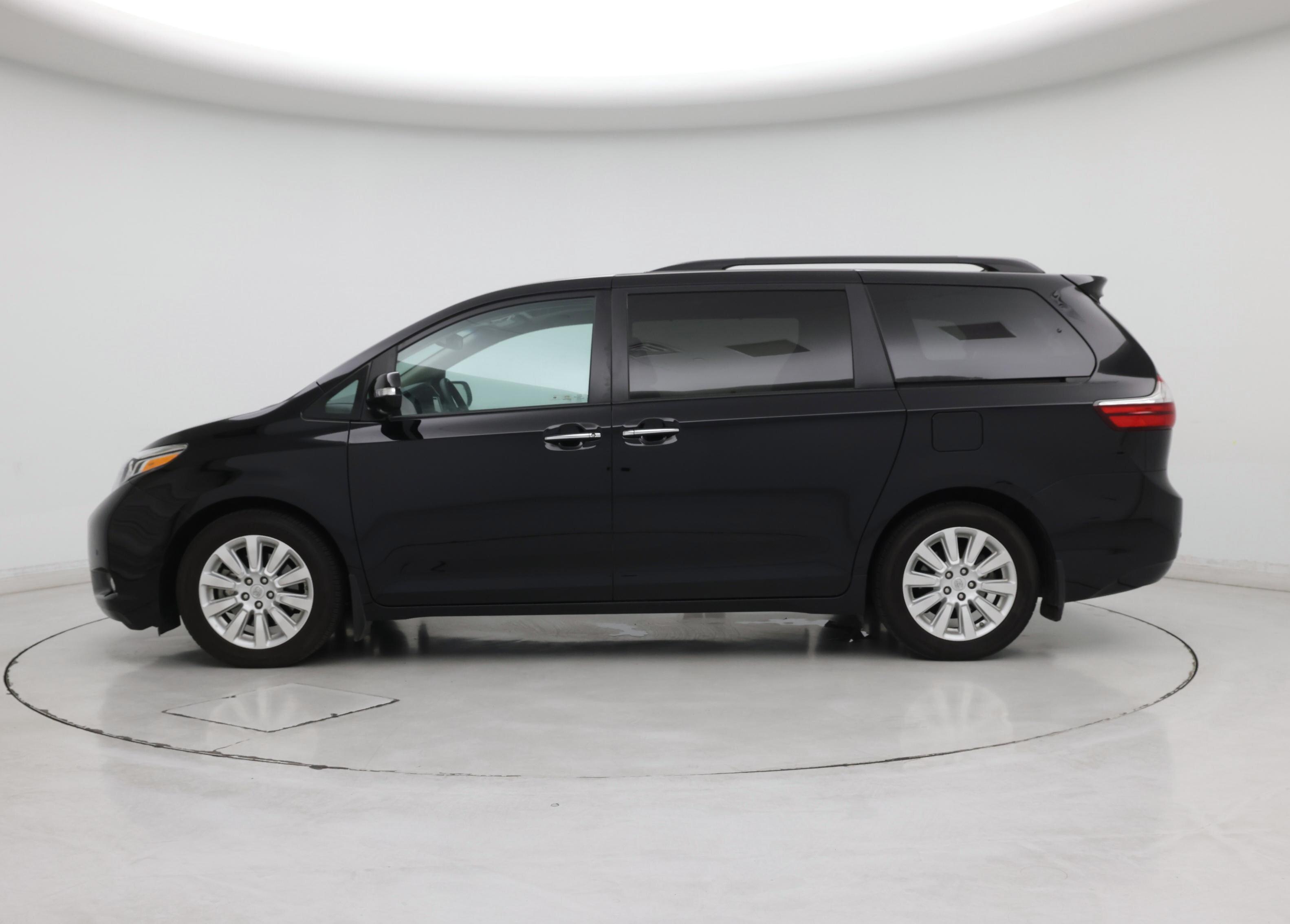 Thumbnail: 2016 Toyota Sienna - 3