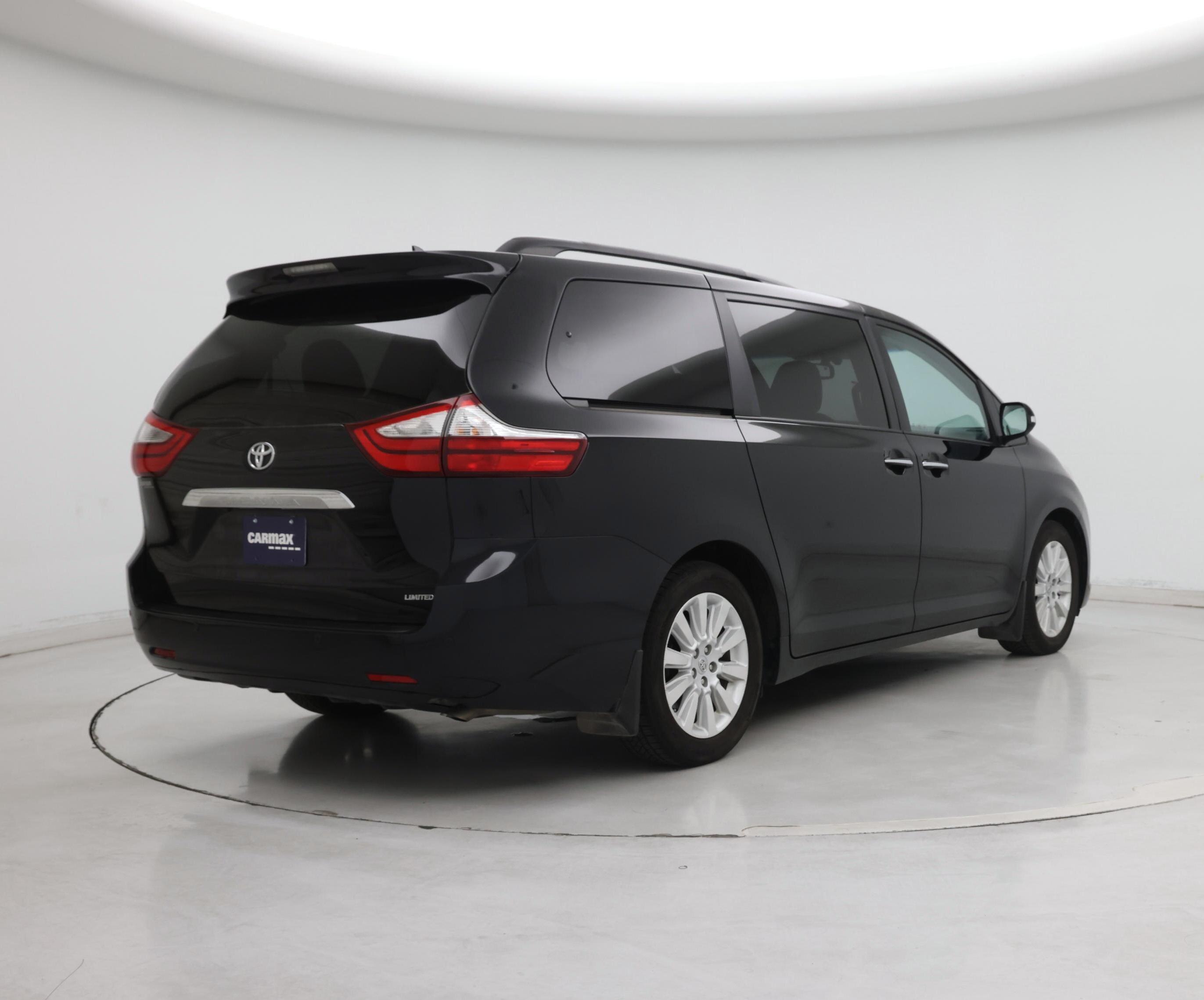 Thumbnail: 2016 Toyota Sienna - 8