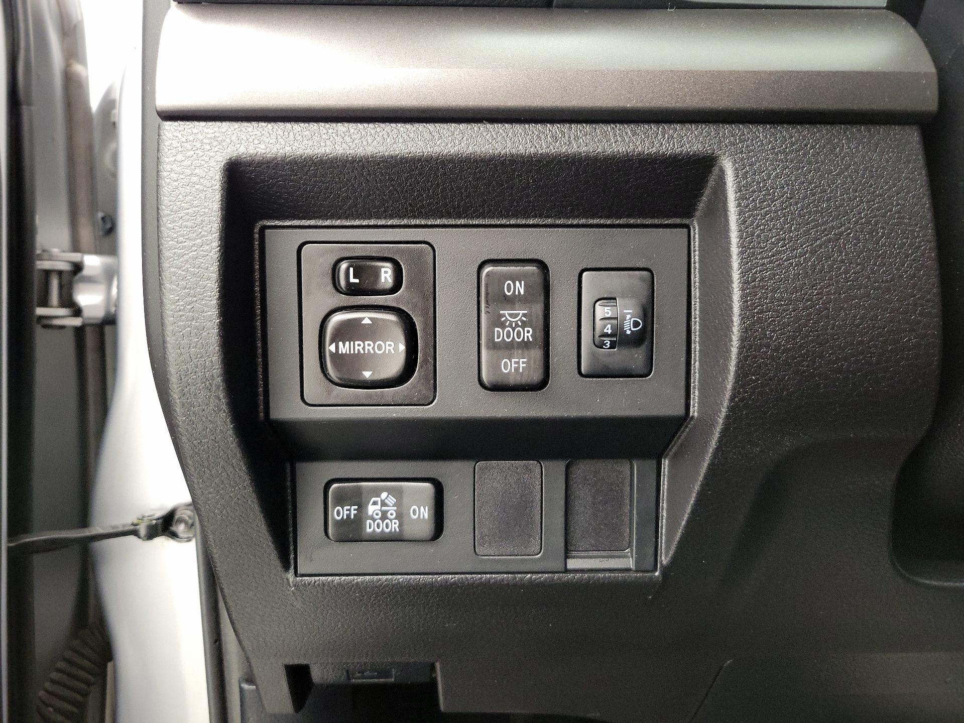 Thumbnail: 2014 Toyota Tundra - 13