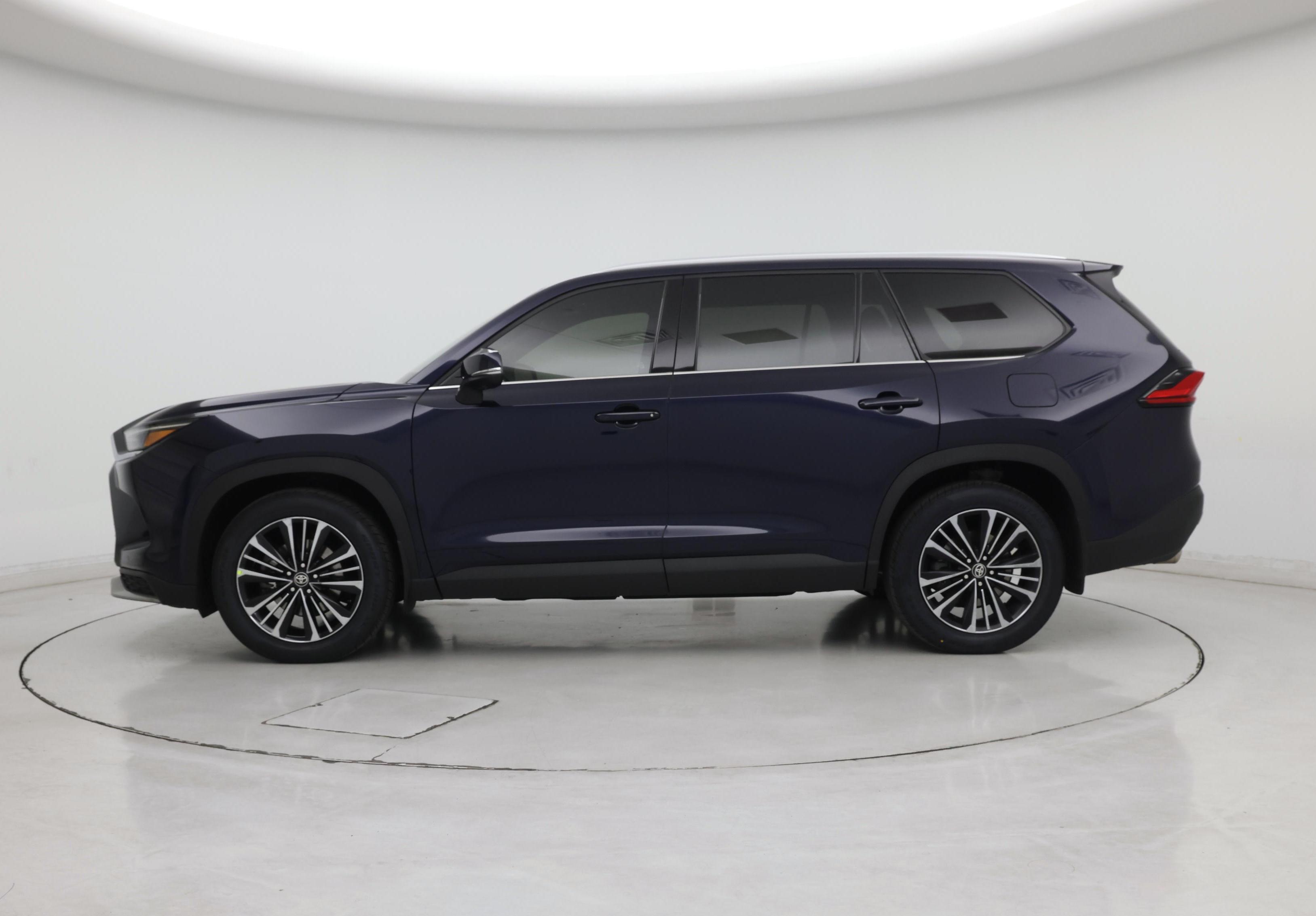 Thumbnail: 2024 Toyota Highlander - 3