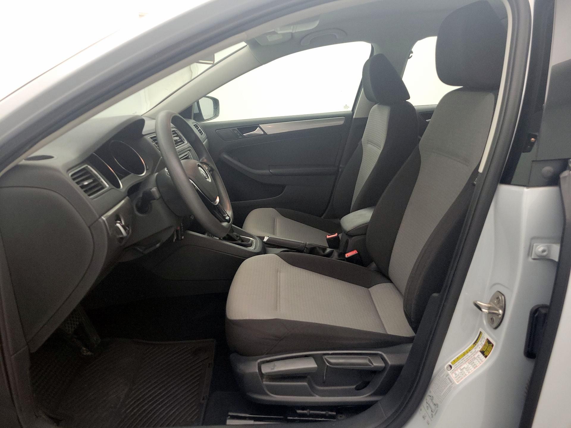 Thumbnail: 2017 Volkswagen Jetta - 11