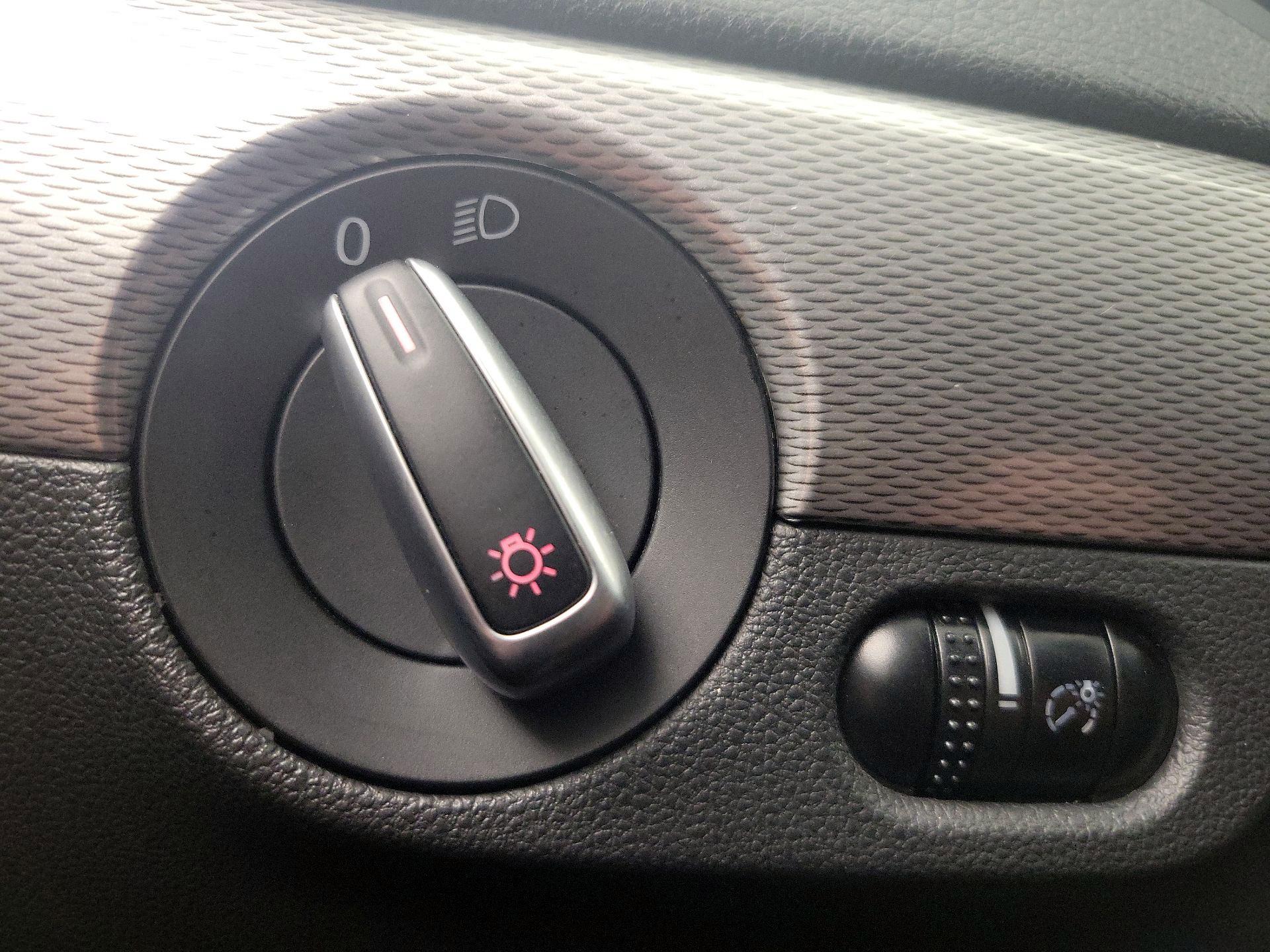 Thumbnail: 2017 Volkswagen Jetta - 13