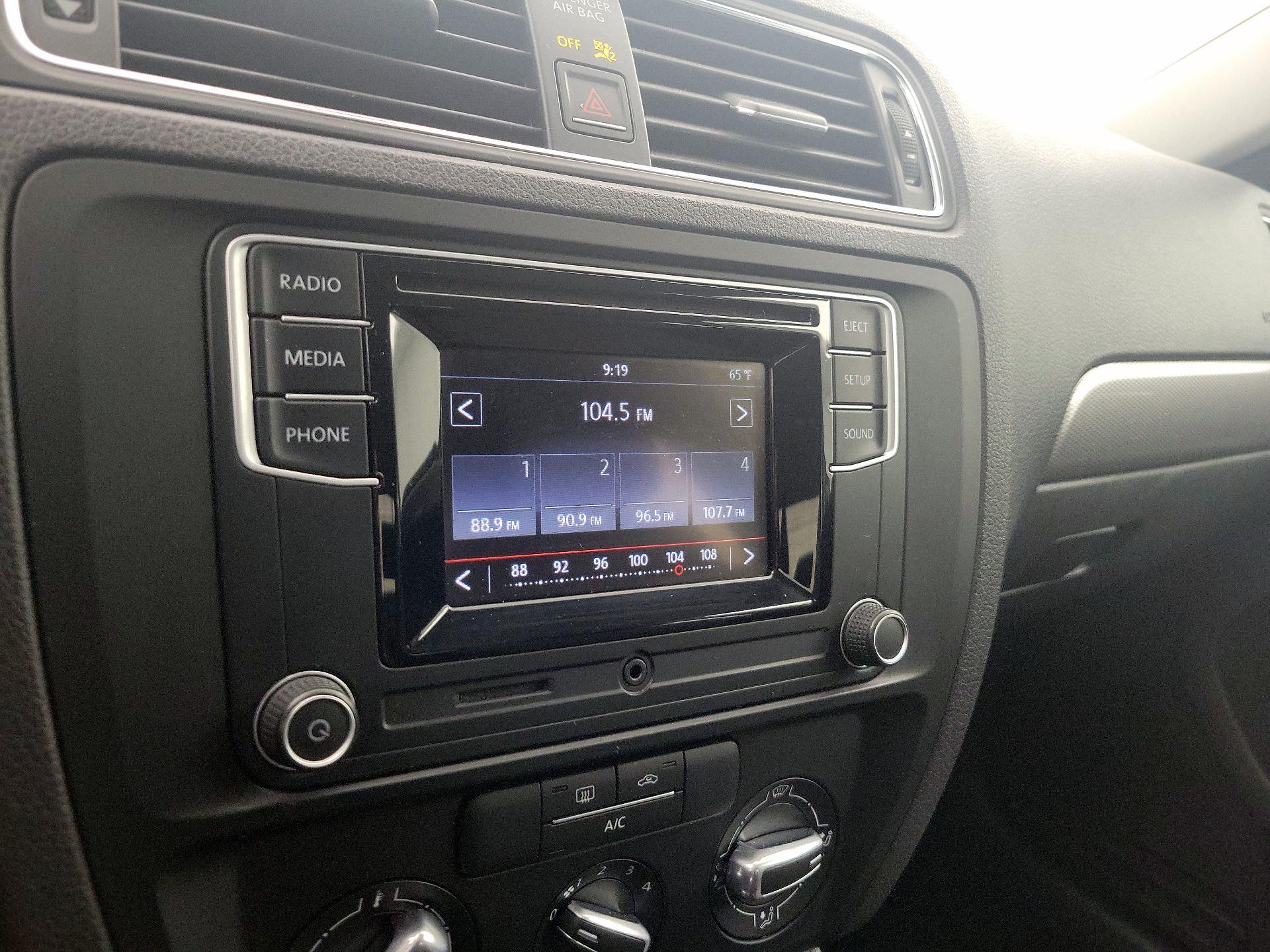 Thumbnail: 2017 Volkswagen Jetta - 15