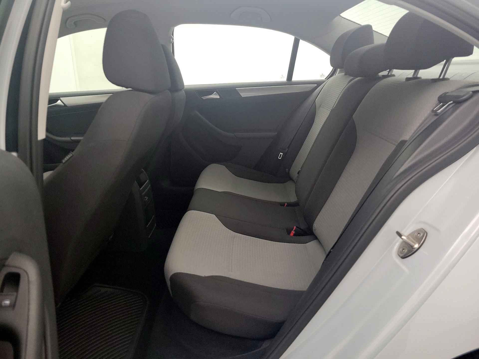 Thumbnail: 2017 Volkswagen Jetta - 19