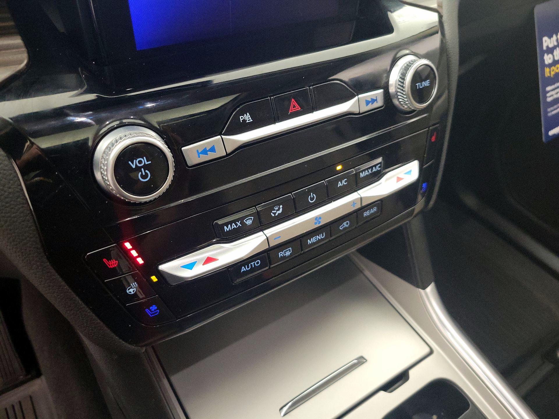 Thumbnail: 2023 Ford Explorer - 17