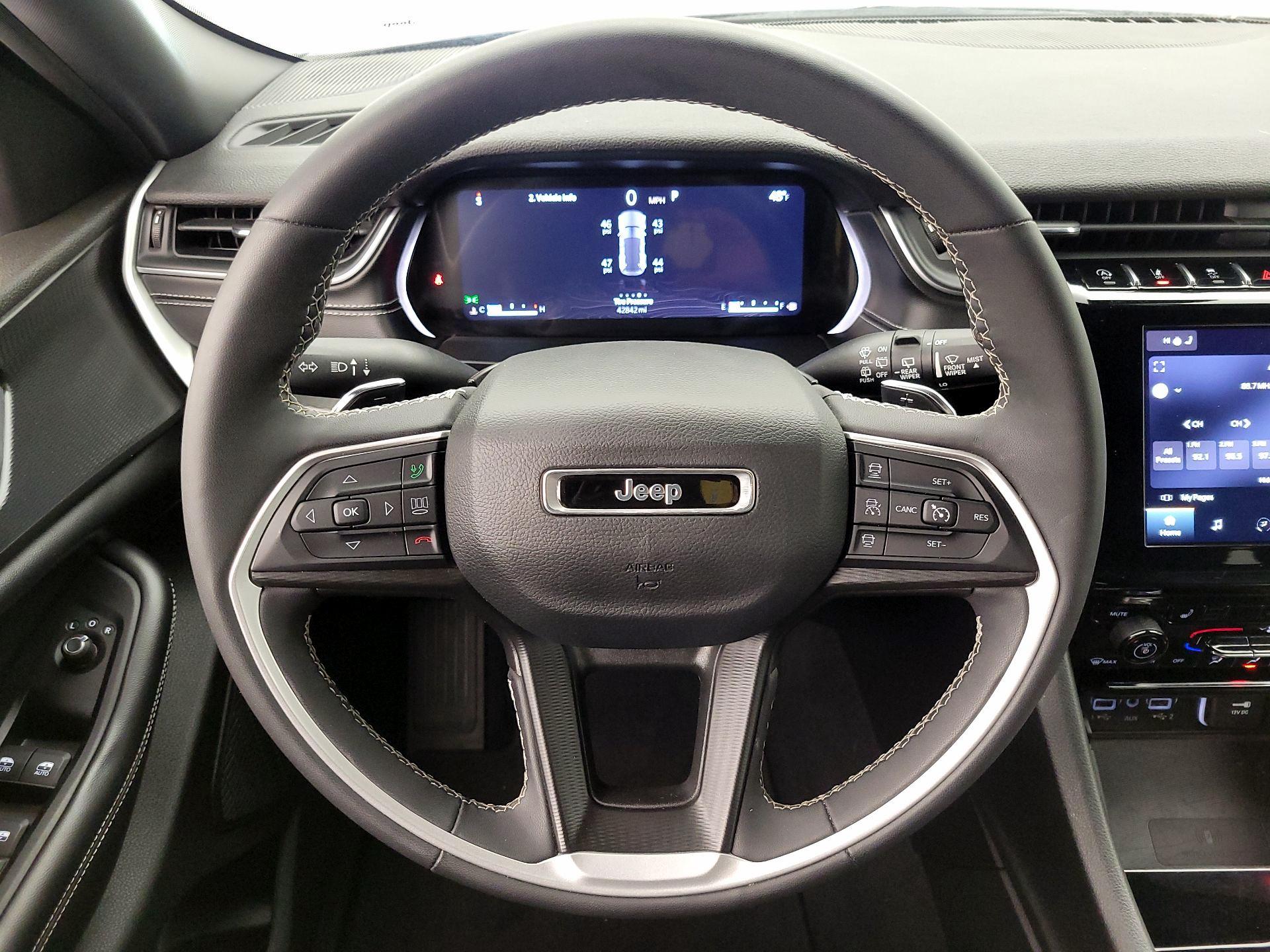 Thumbnail: 2023 Jeep Grand Cherokee - 10