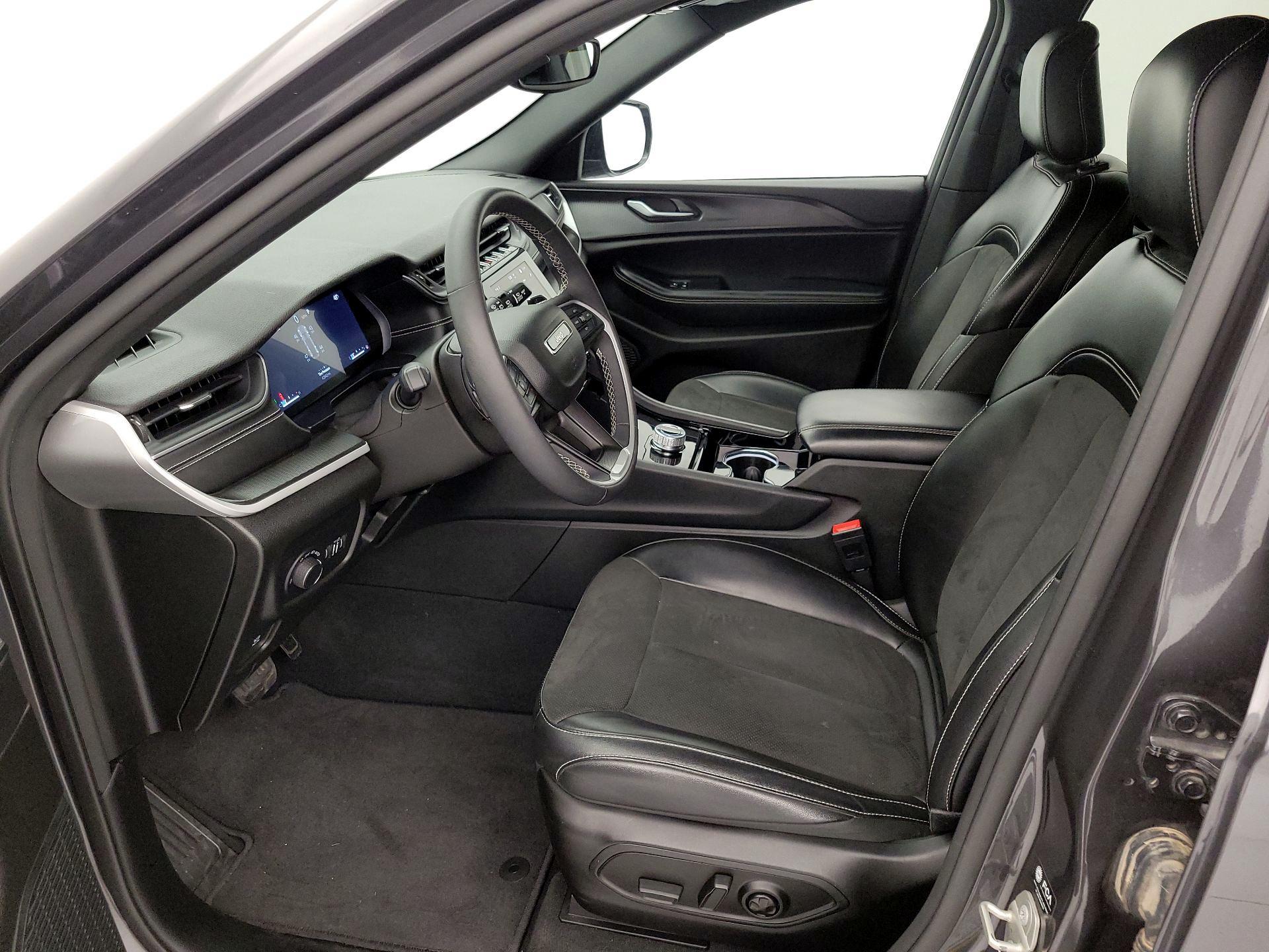 Thumbnail: 2023 Jeep Grand Cherokee - 11