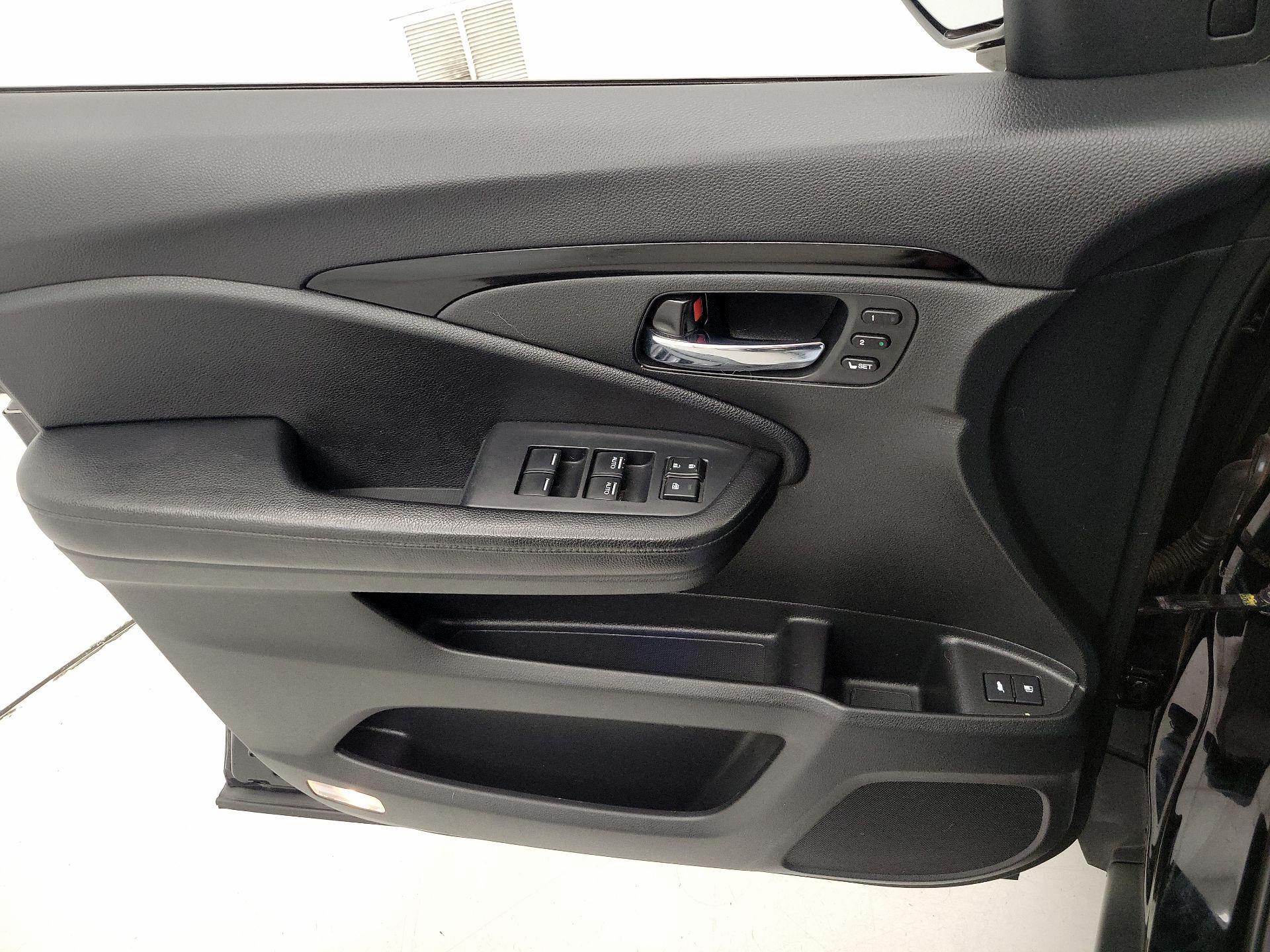 Thumbnail: 2016 Honda Pilot - 12