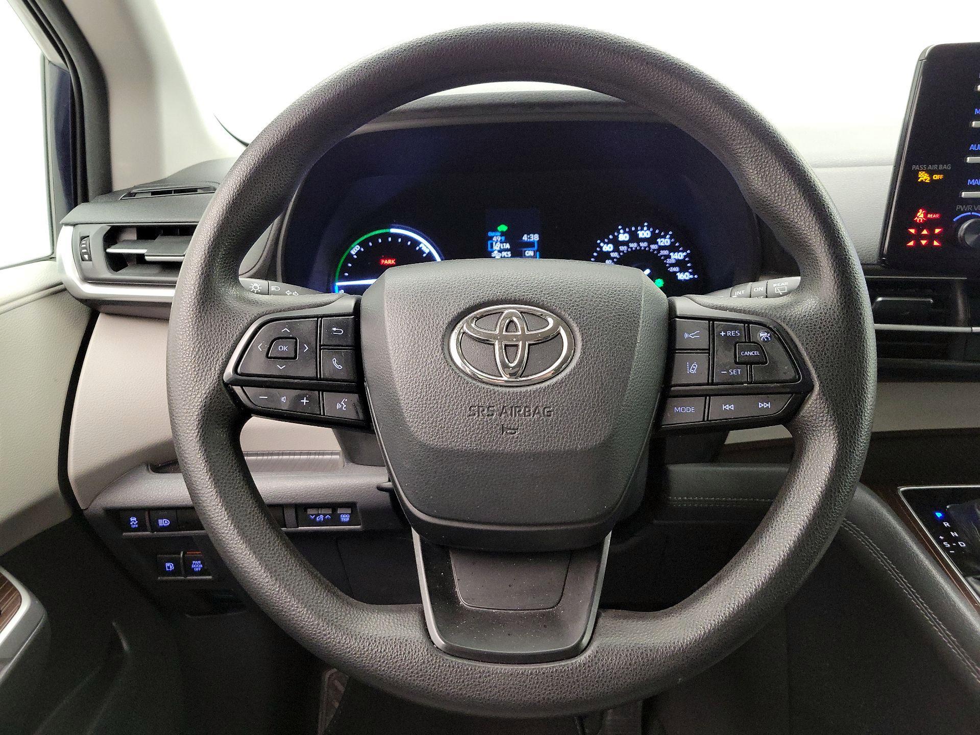 Thumbnail: 2022 Toyota Sienna - 10