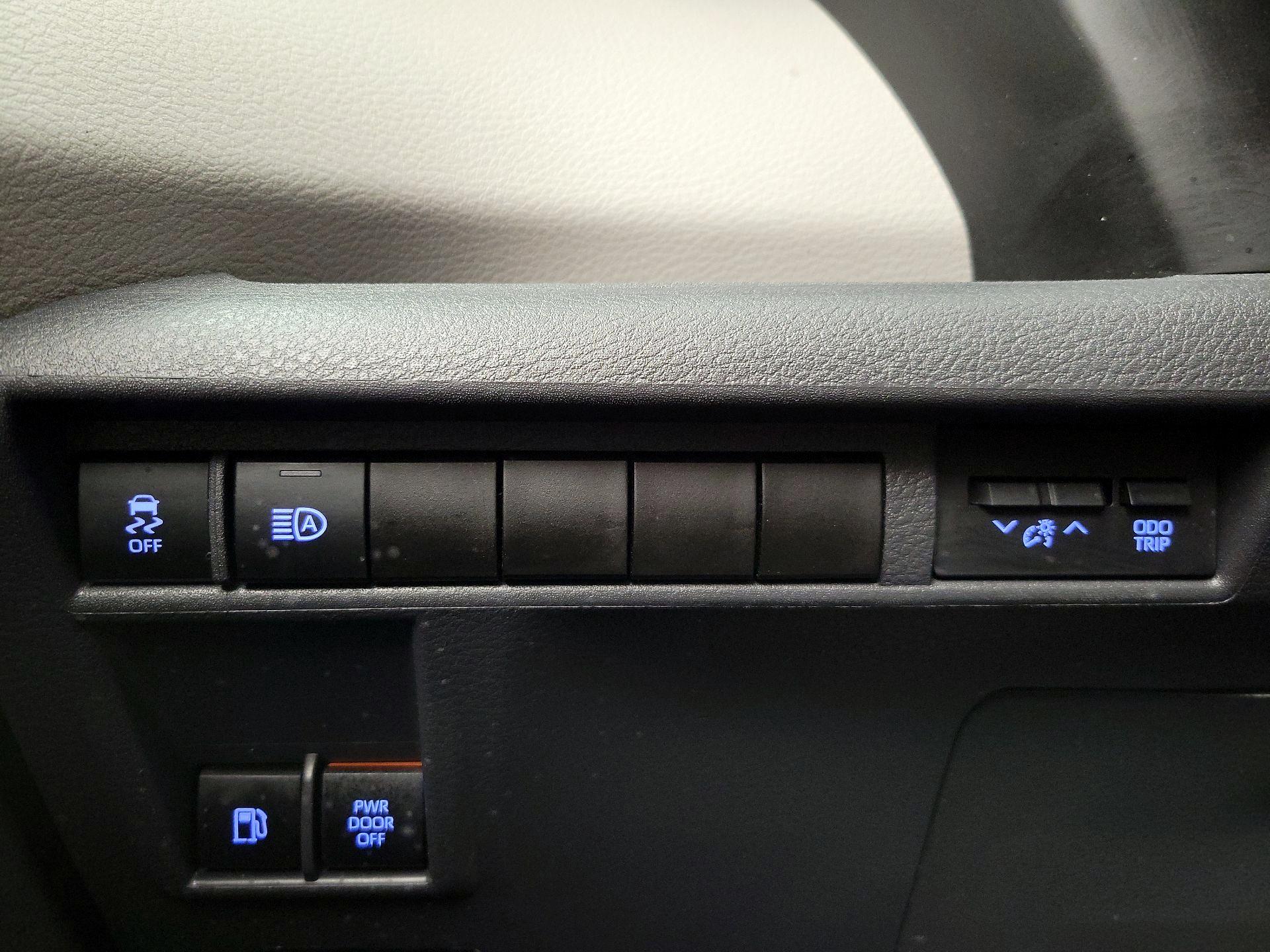 Thumbnail: 2022 Toyota Sienna - 13