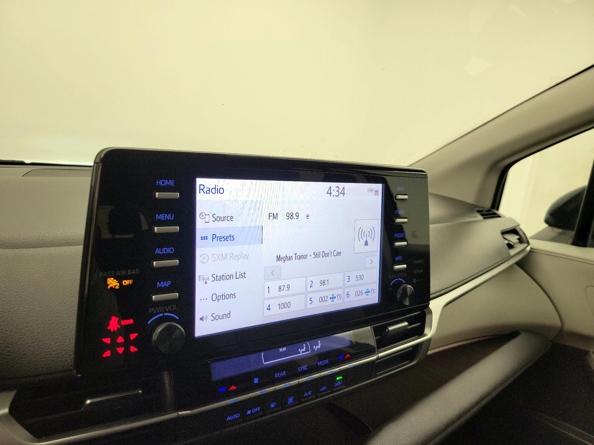 Thumbnail: 2022 Toyota Sienna - 15