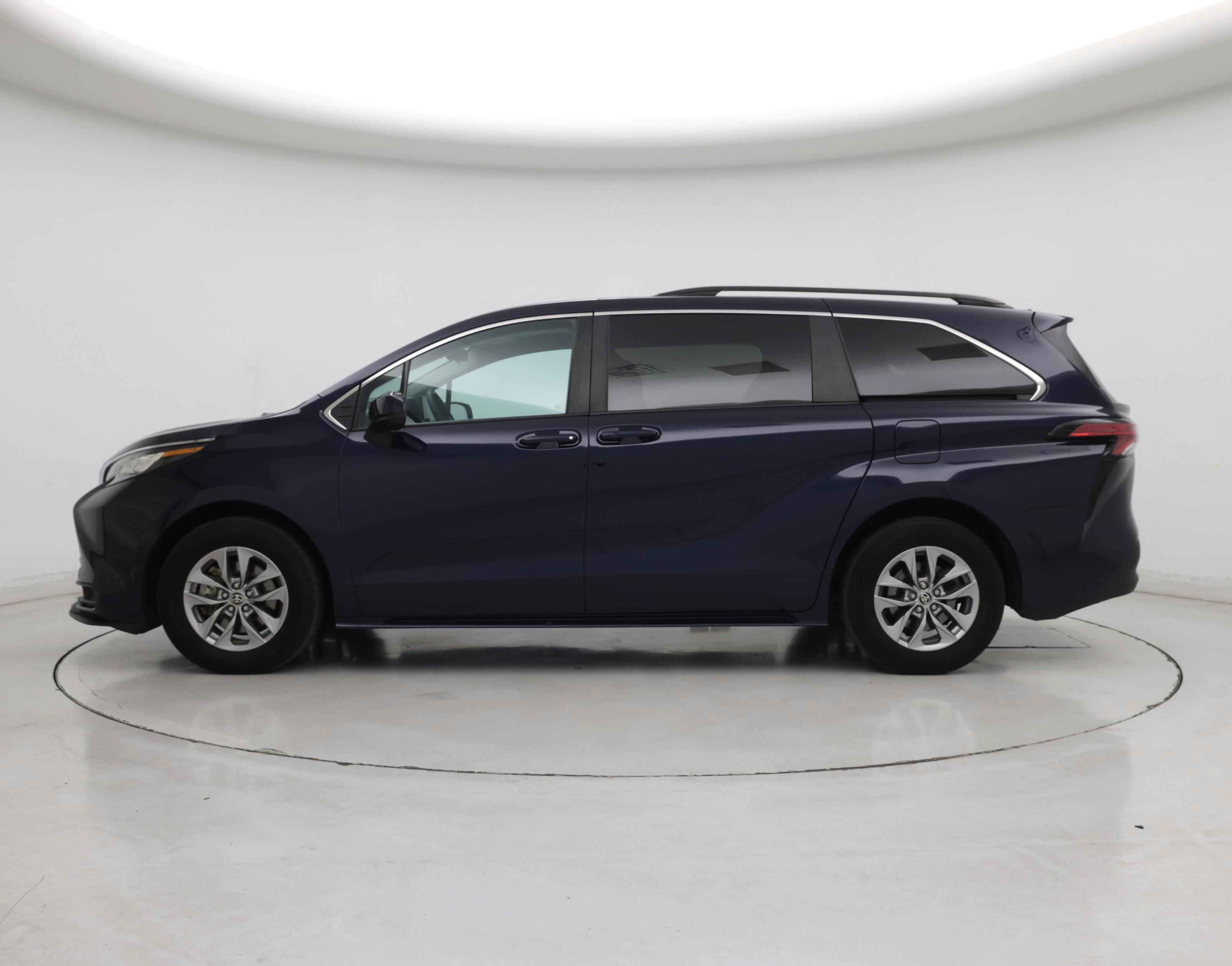 Thumbnail: 2022 Toyota Sienna - 3