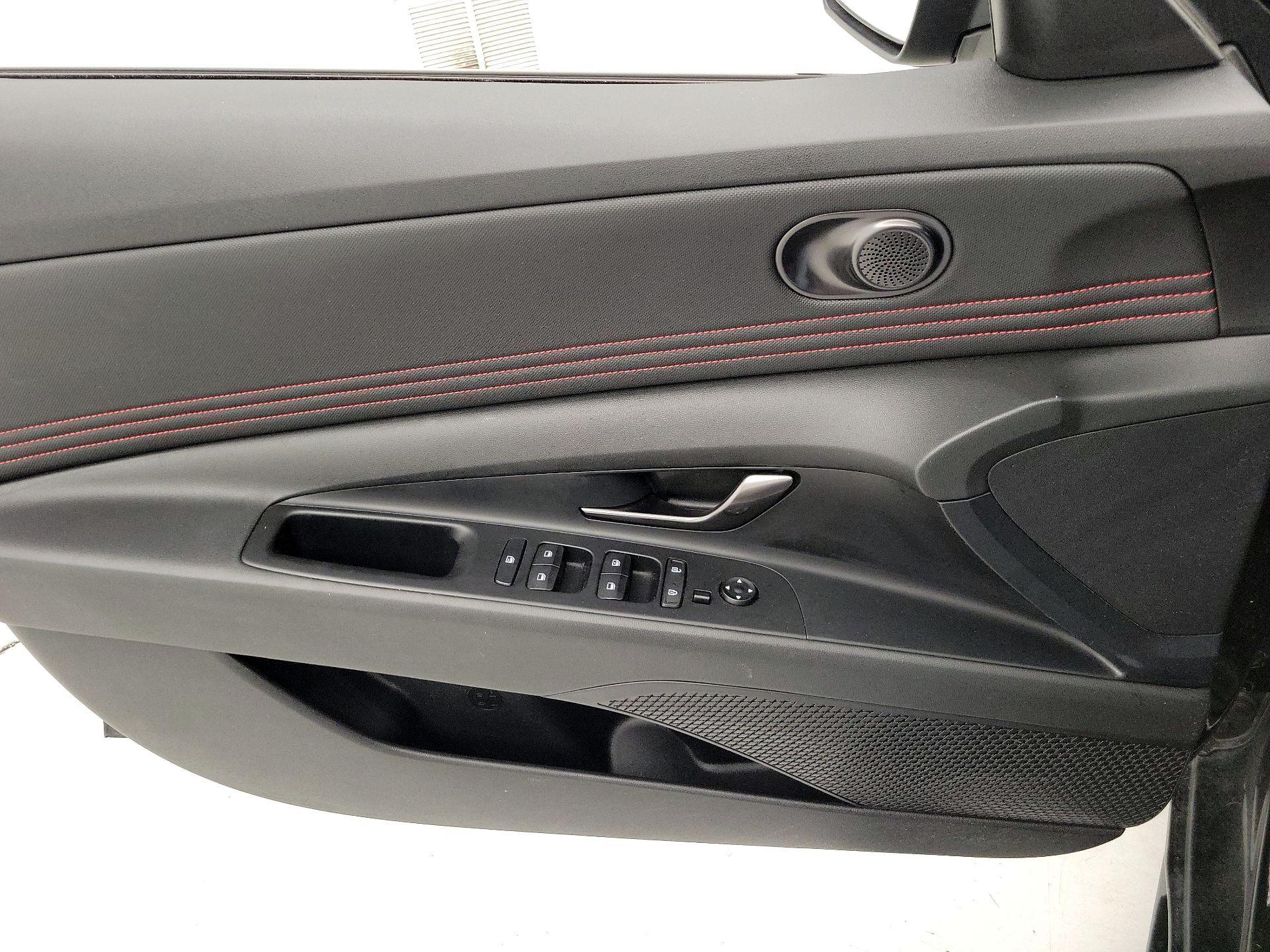 Thumbnail: 2022 Hyundai Elantra - 12