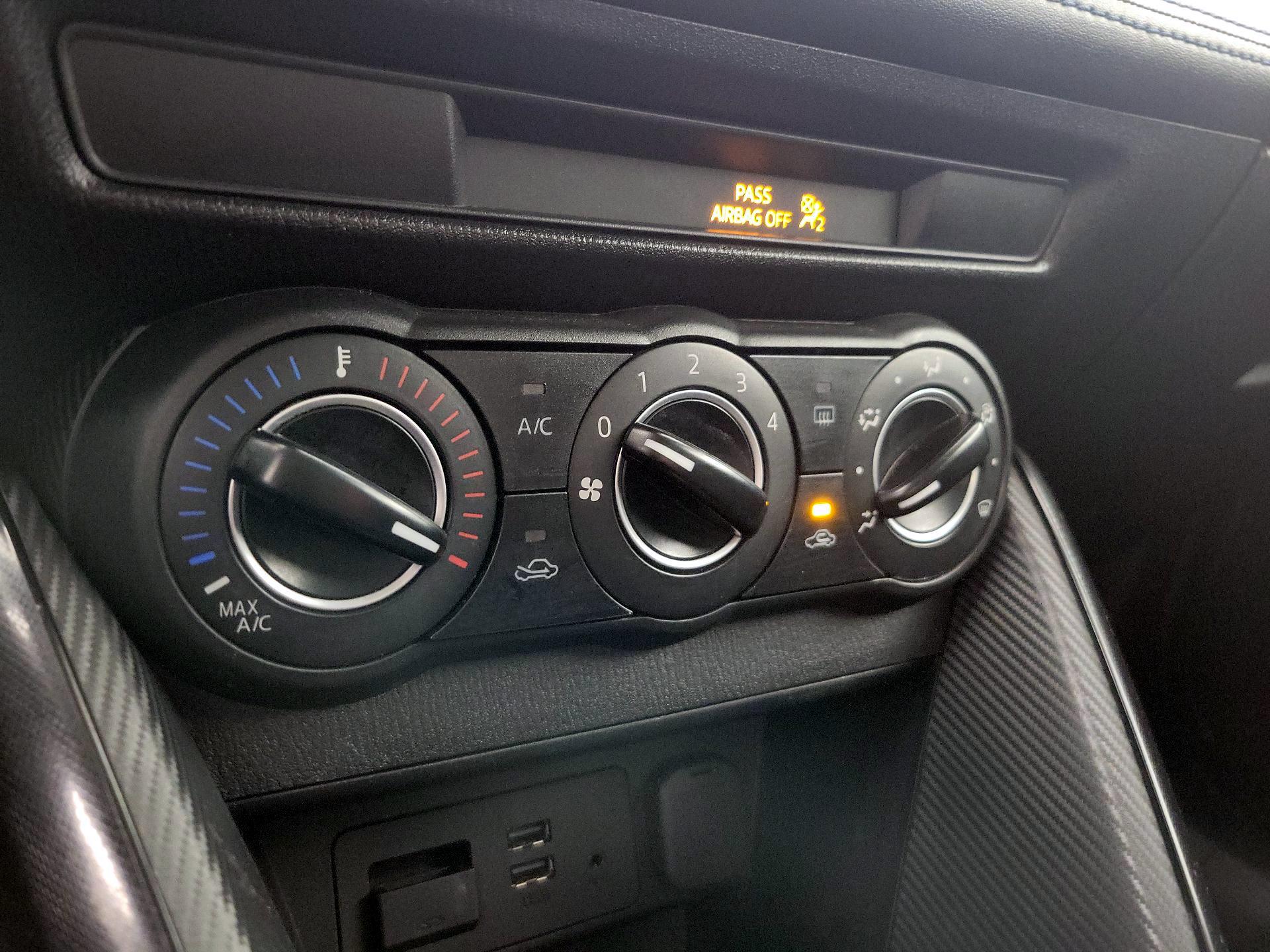 Thumbnail: 2018 Toyota Yaris iA - 16