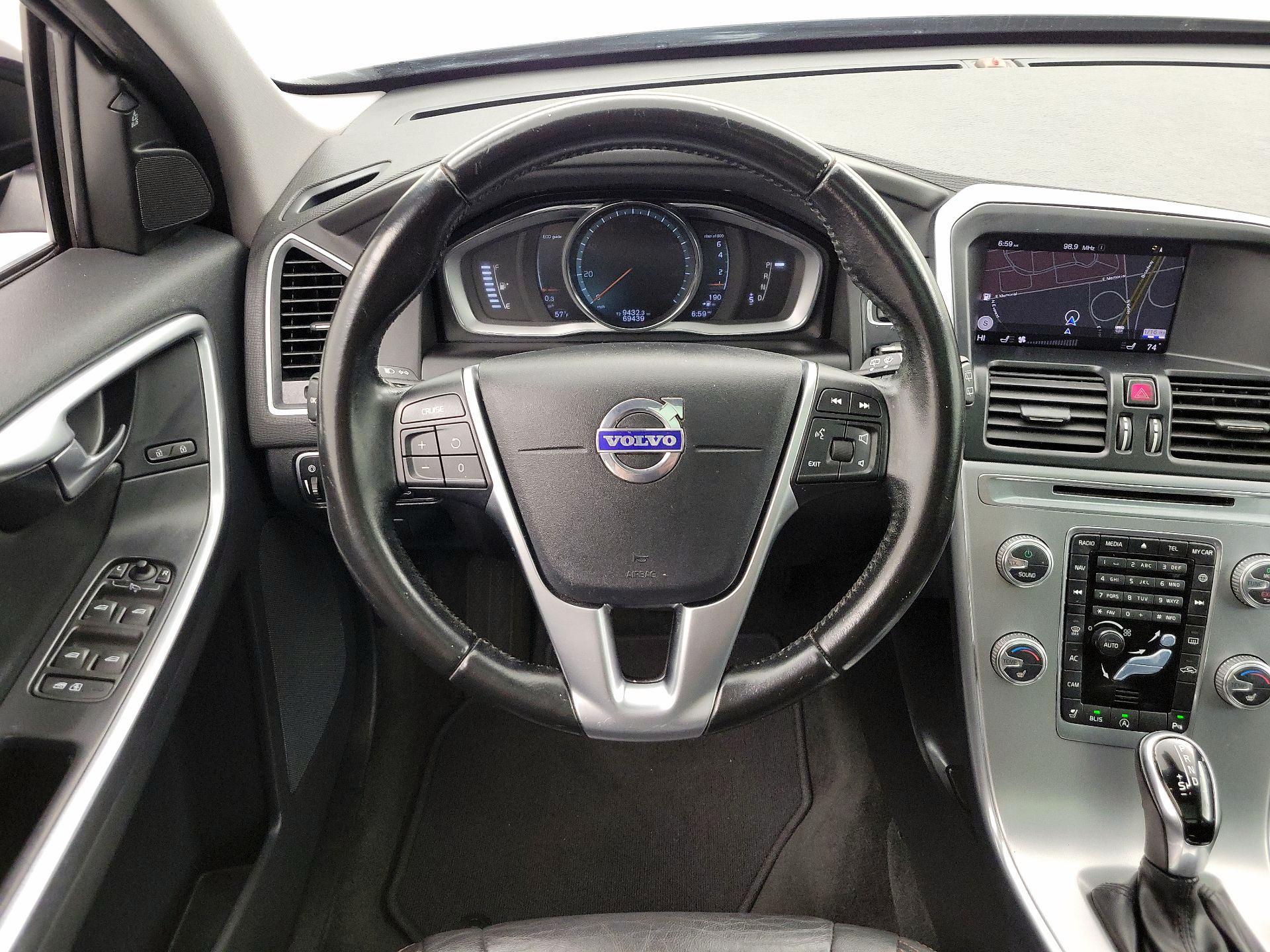 Thumbnail: 2017 Volvo XC60 - 10