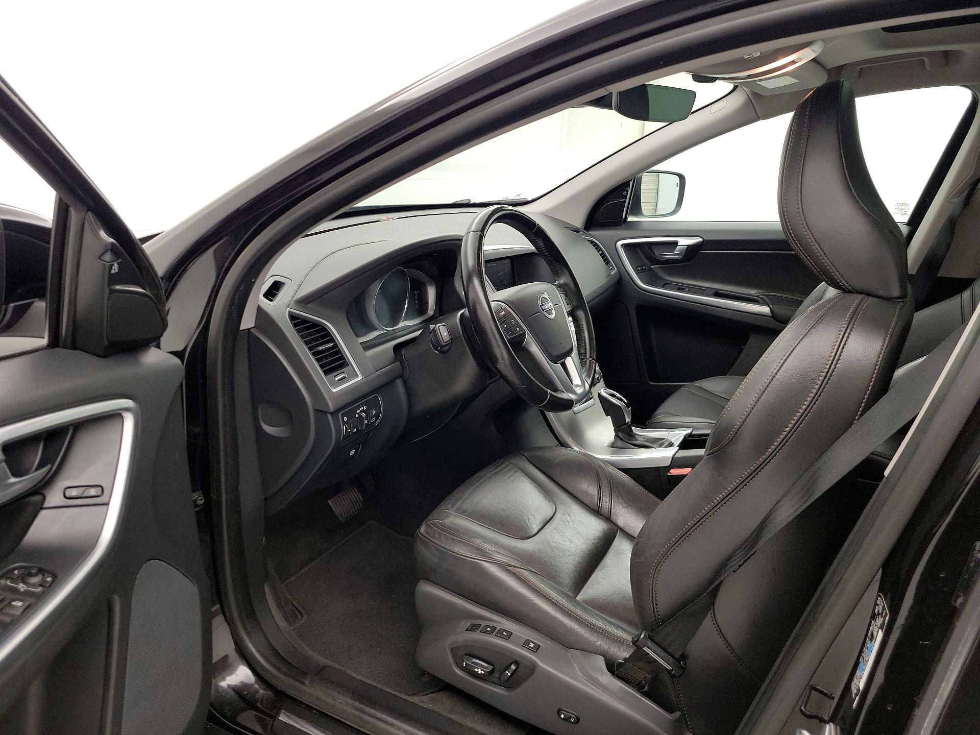 Thumbnail: 2017 Volvo XC60 - 11