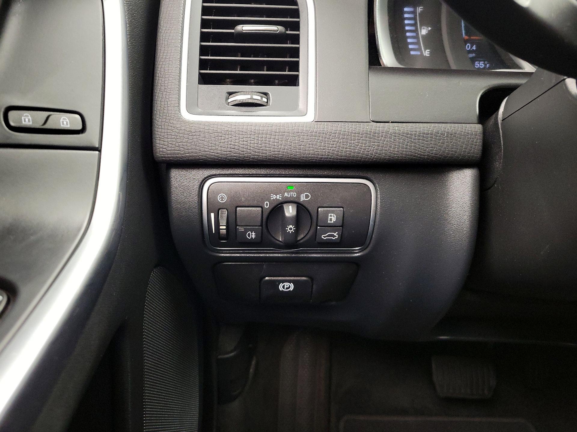 Thumbnail: 2017 Volvo XC60 - 13