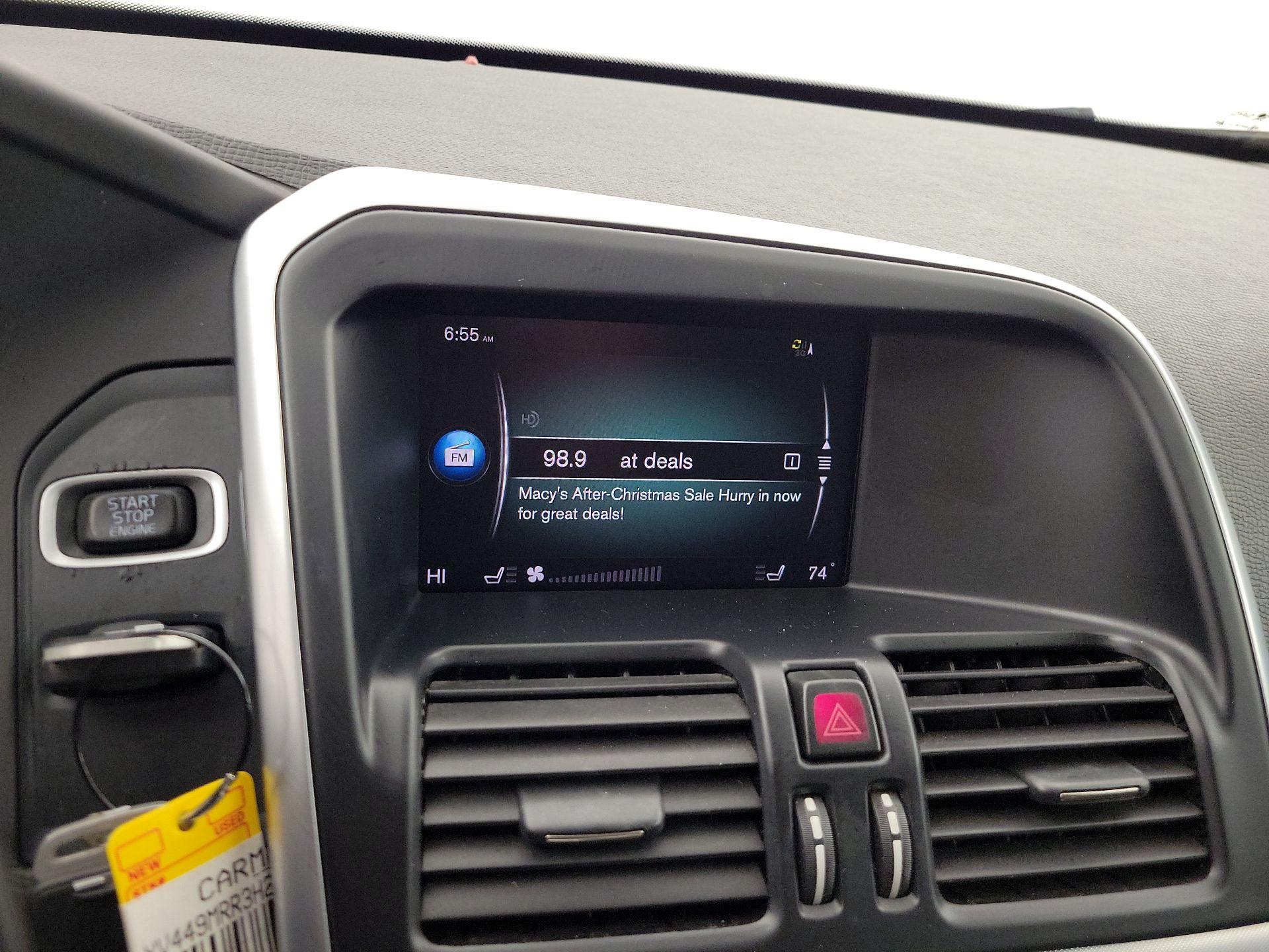 Thumbnail: 2017 Volvo XC60 - 16