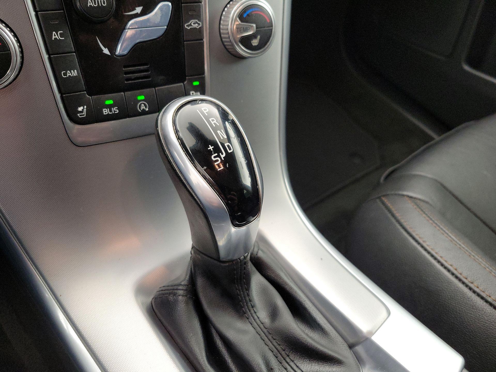 Thumbnail: 2017 Volvo XC60 - 18