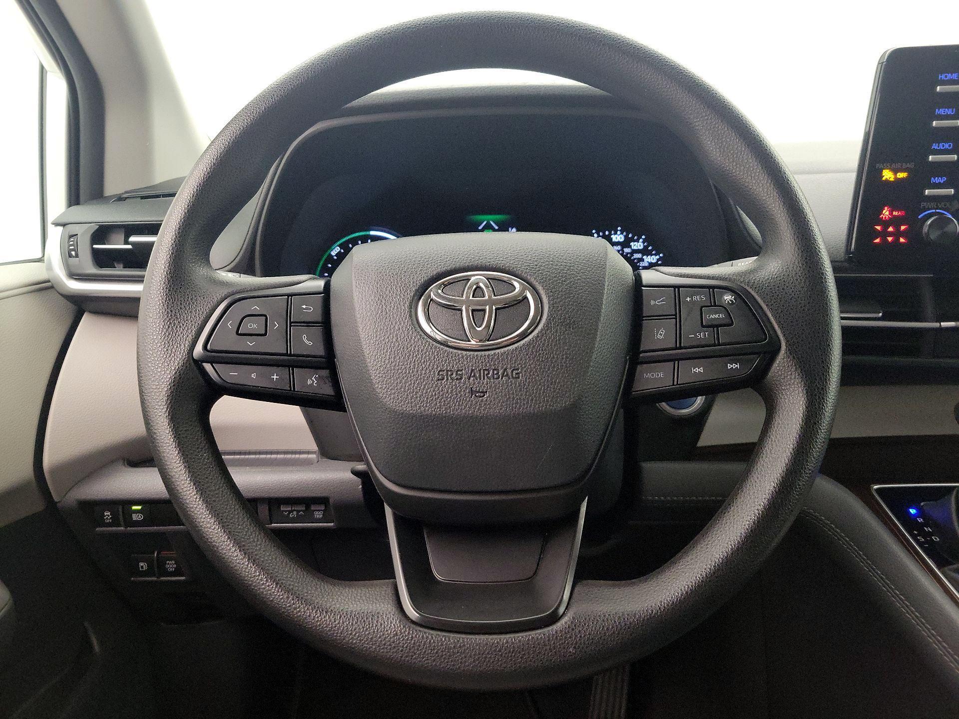 Thumbnail: 2024 Toyota Sienna - 10