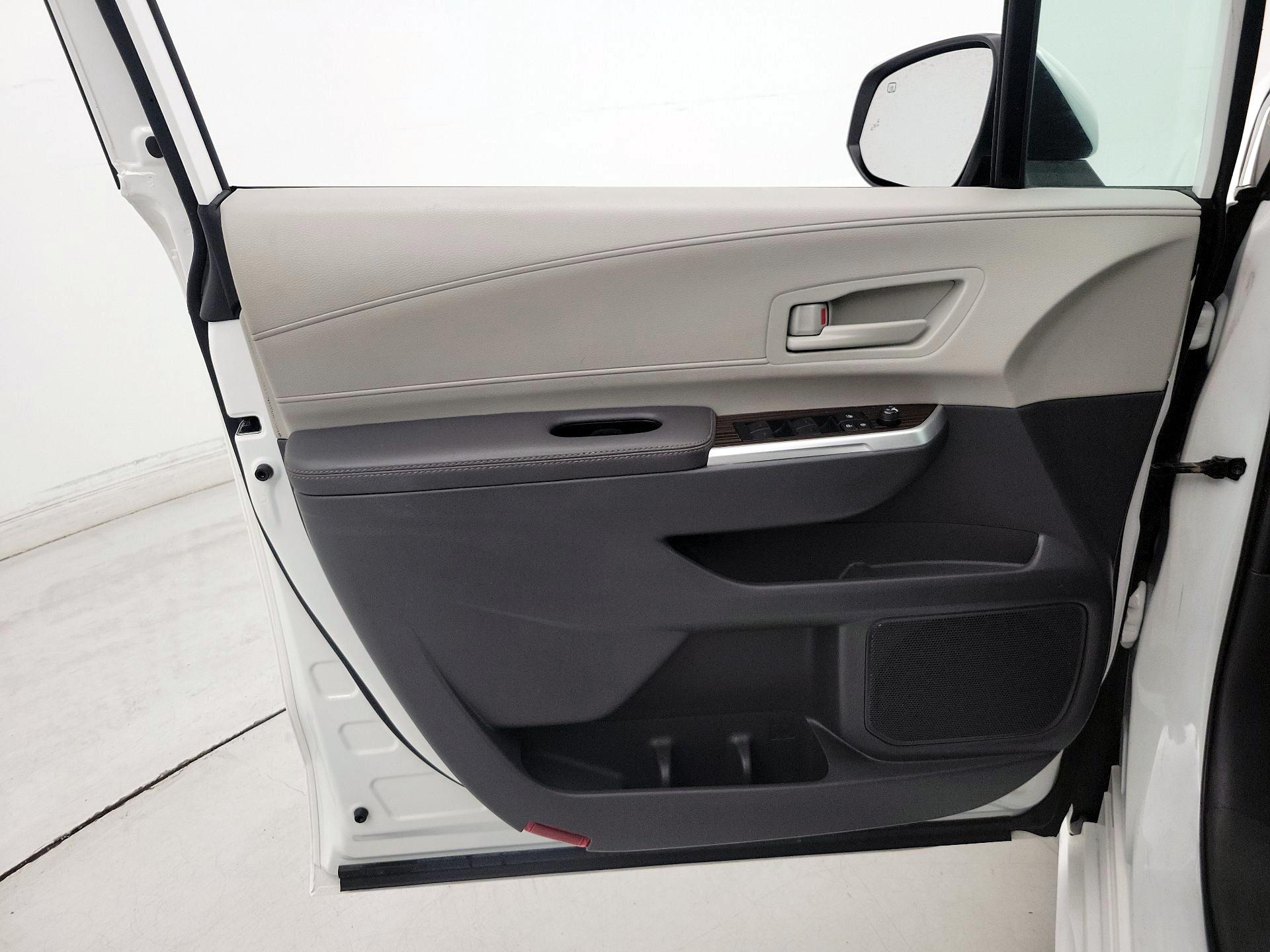 Thumbnail: 2024 Toyota Sienna - 12