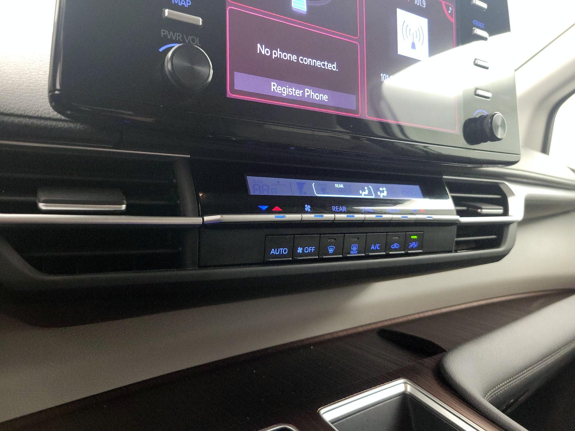 Thumbnail: 2024 Toyota Sienna - 16