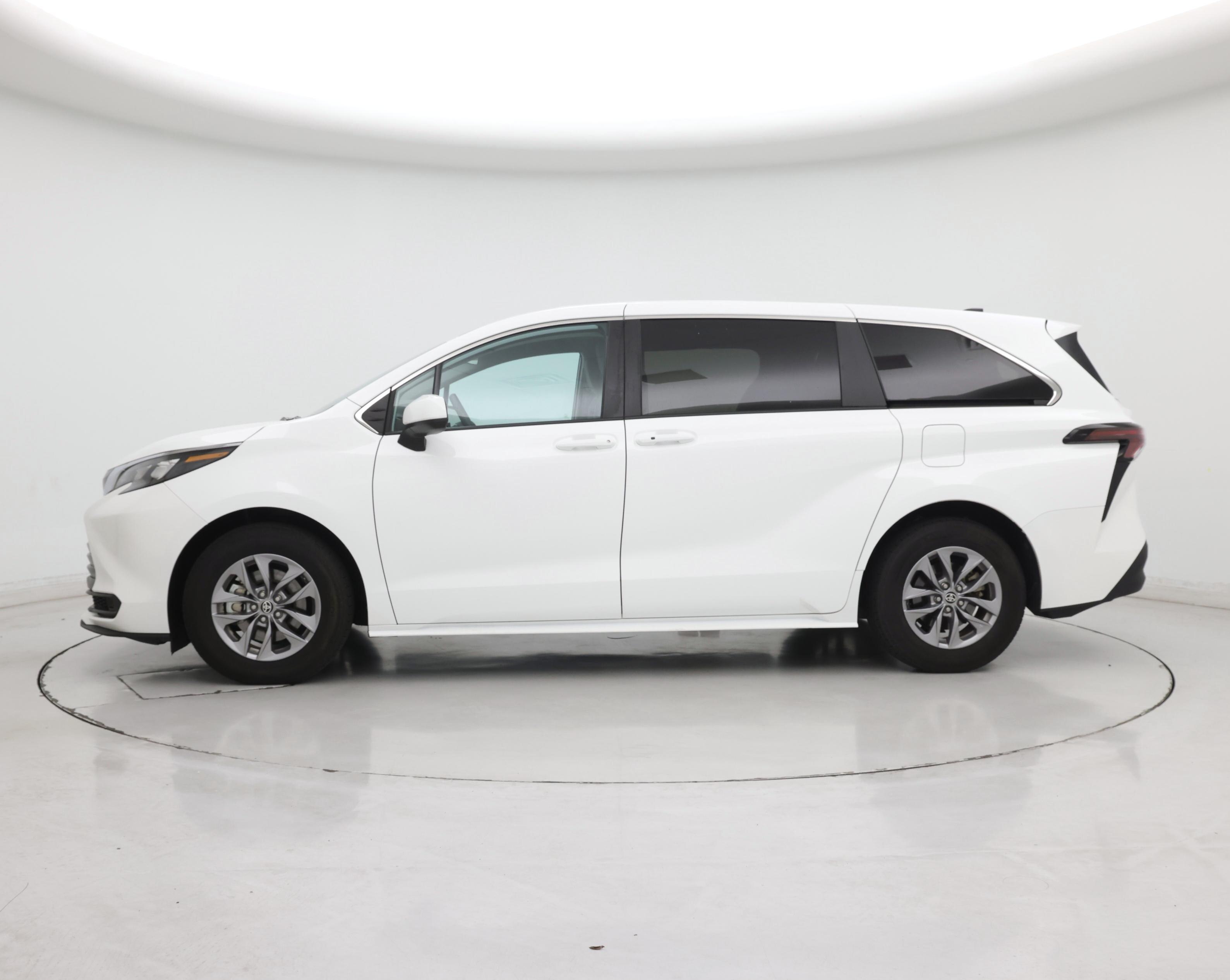 Thumbnail: 2024 Toyota Sienna - 3