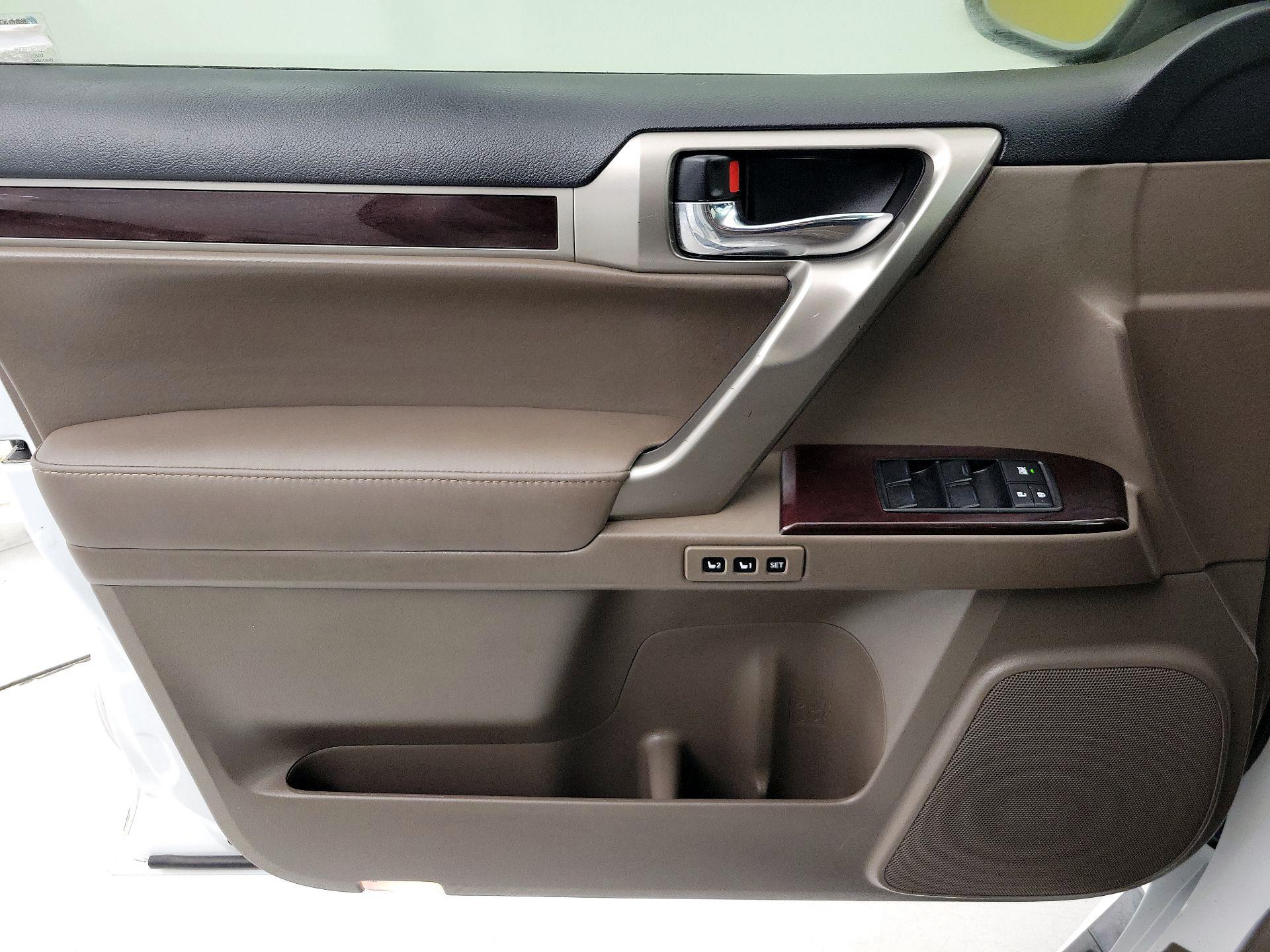 Thumbnail: 2015 Lexus GX - 12