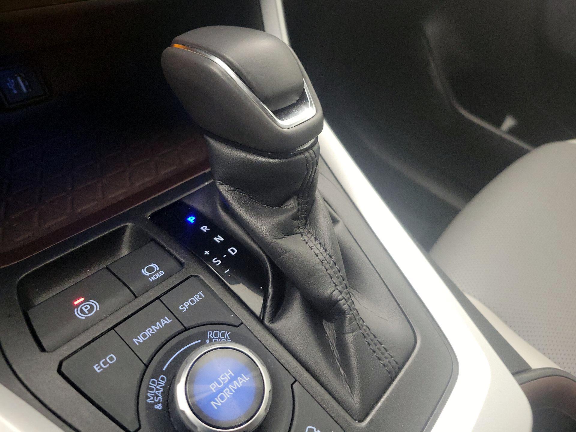 Thumbnail: 2023 Toyota RAV4 - 17