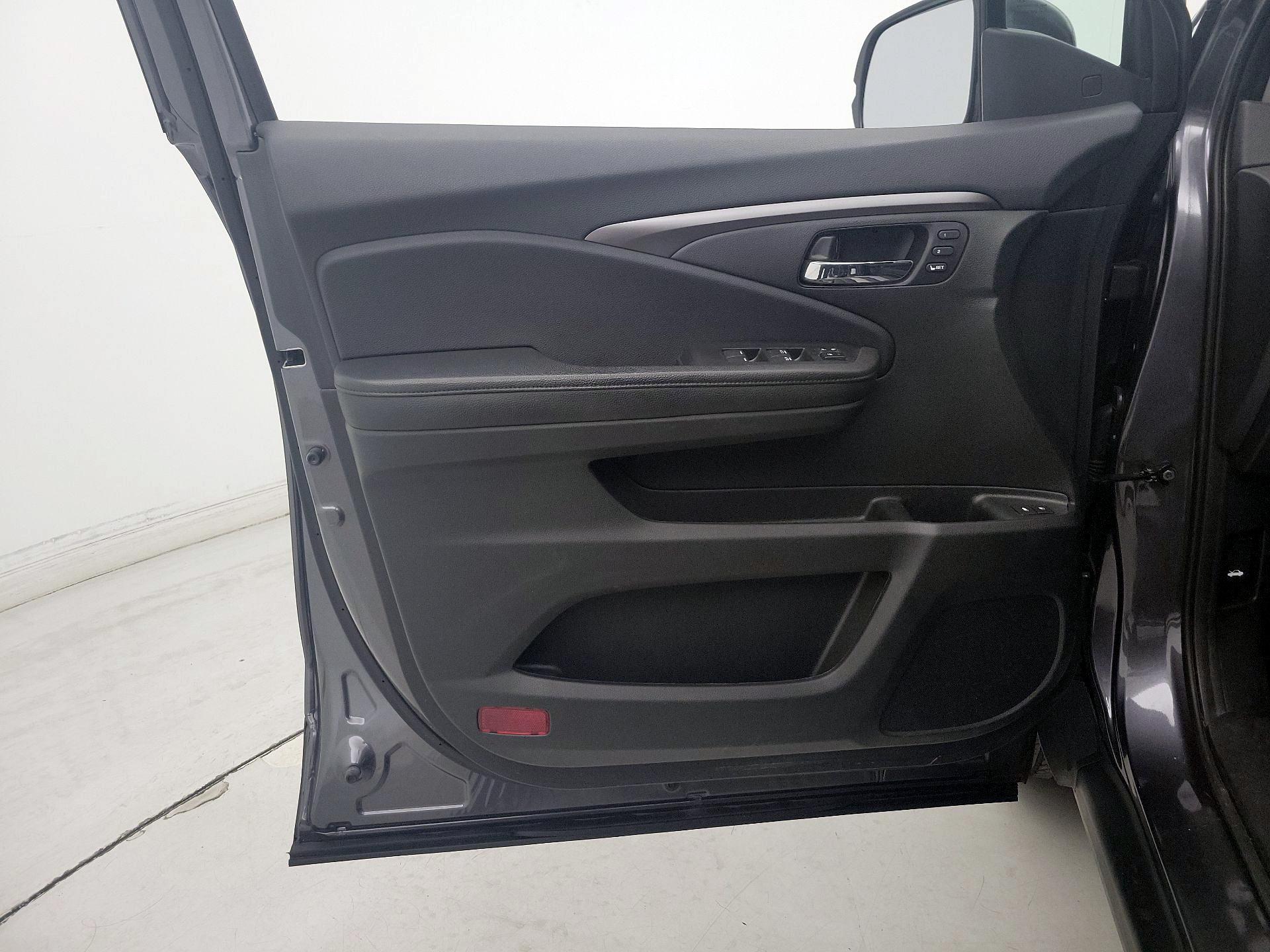 Thumbnail: 2019 Honda Pilot - 12