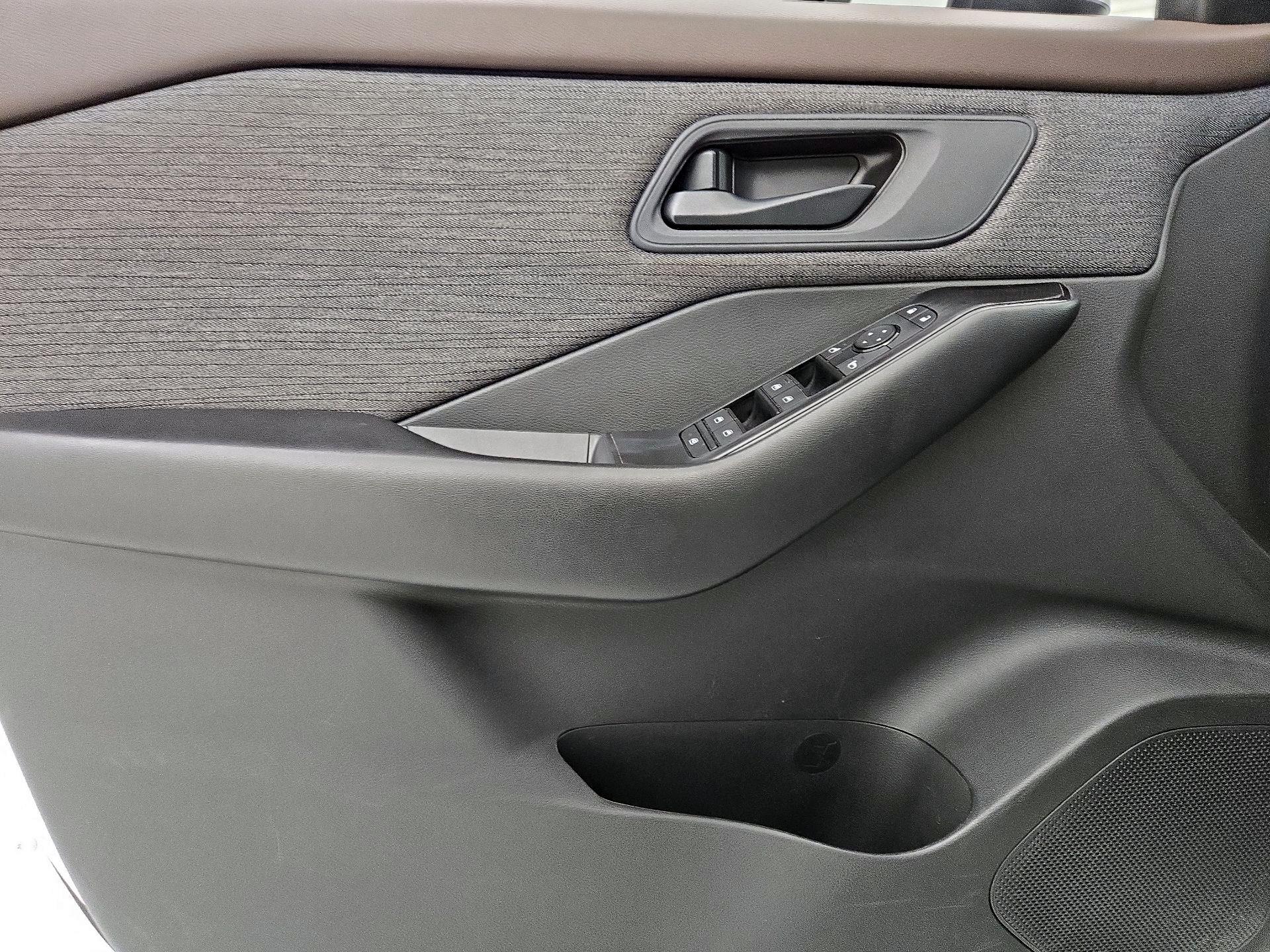 Thumbnail: 2023 Nissan Rogue - 12