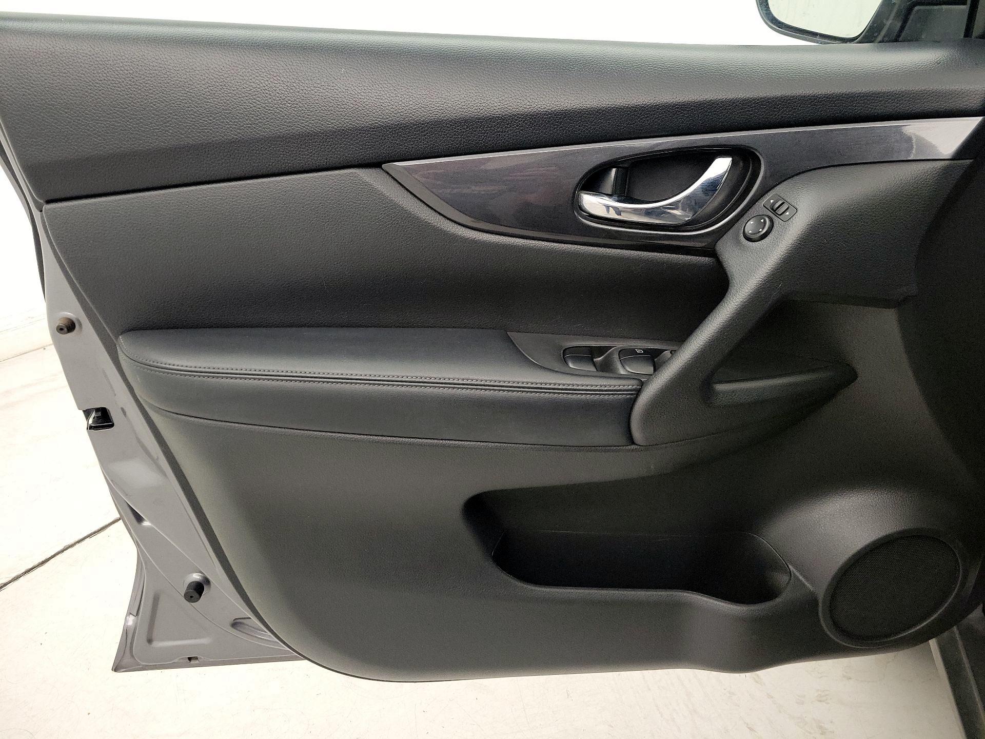 Thumbnail: 2019 Nissan Rogue - 12