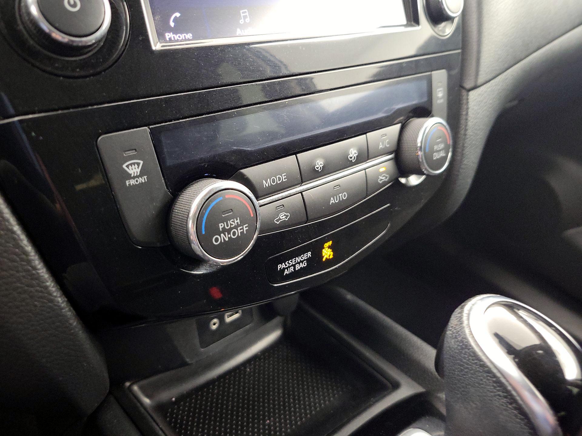 Thumbnail: 2019 Nissan Rogue - 16