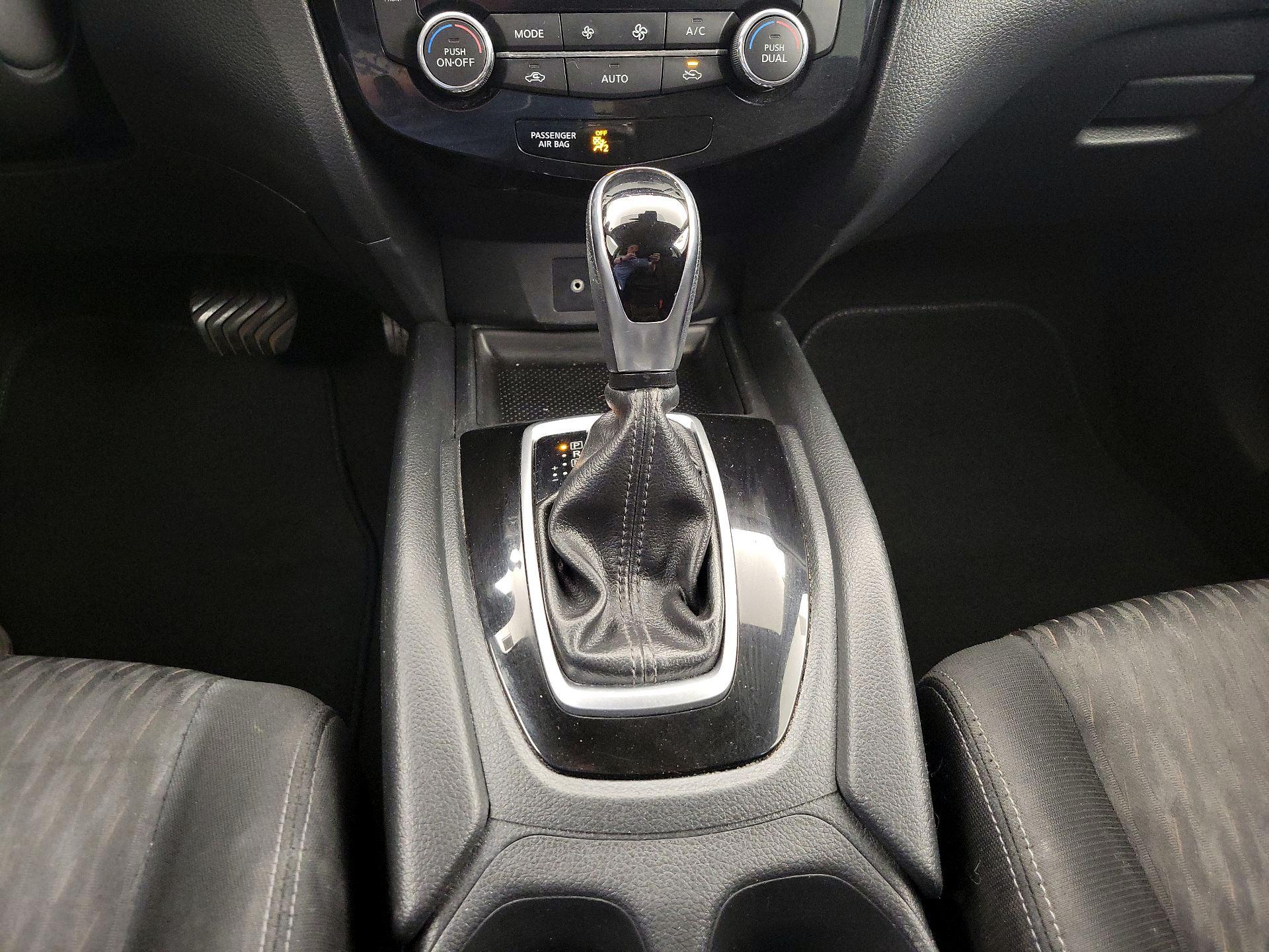 Thumbnail: 2019 Nissan Rogue - 17